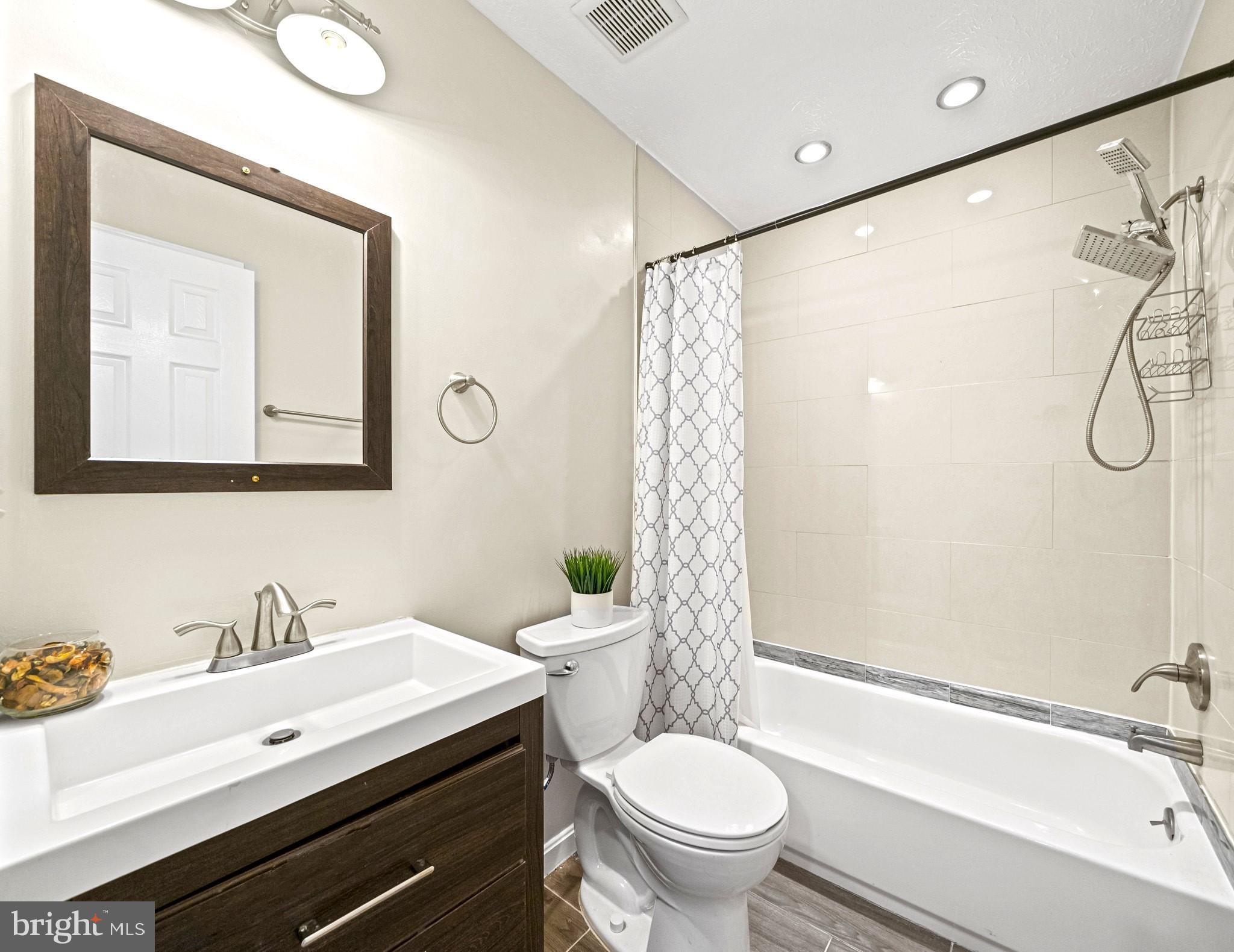 DORCHESTER - ST. CHARLES - Residential