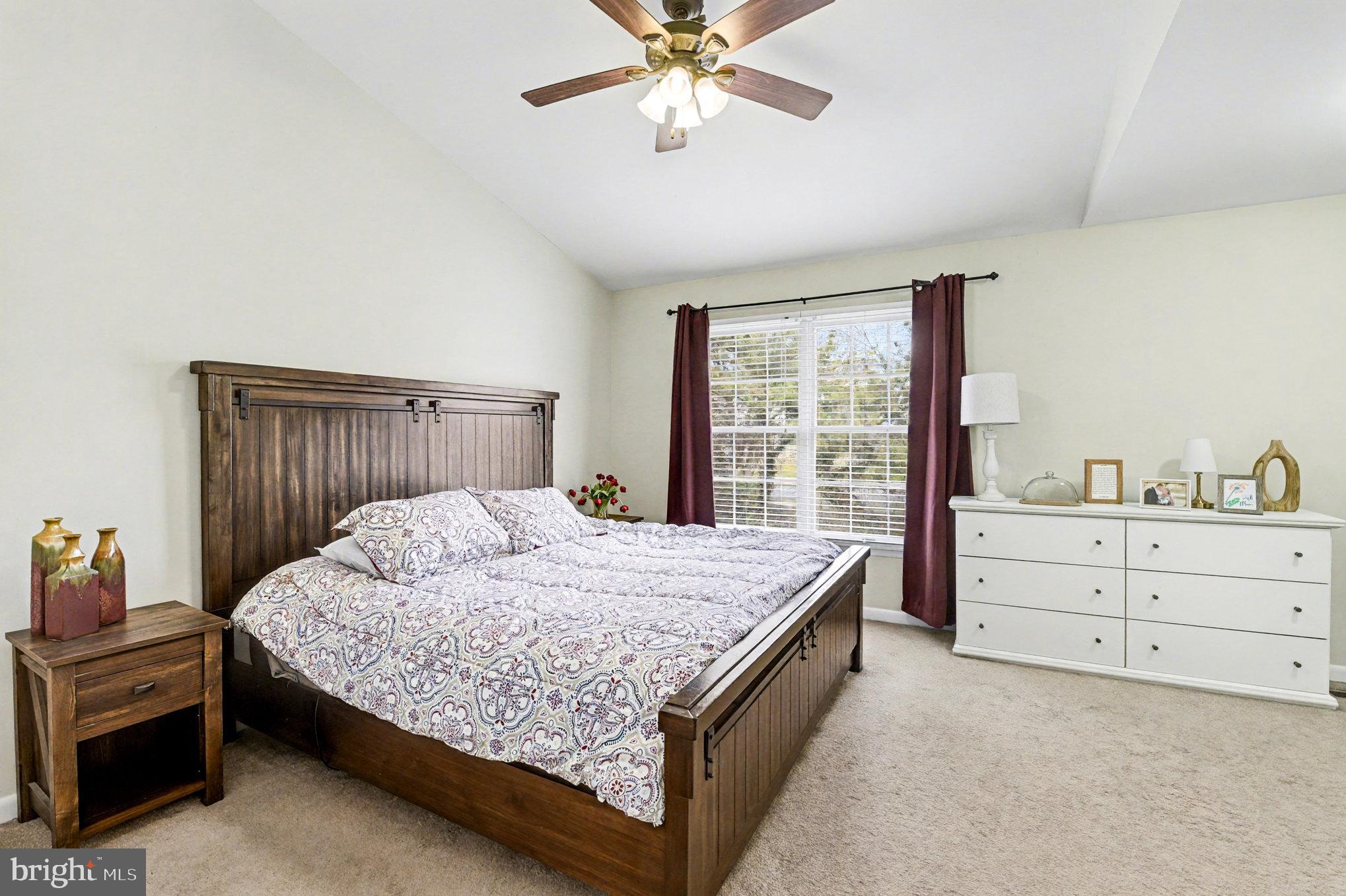 CONSTANT FRIENDSHIP - Residential