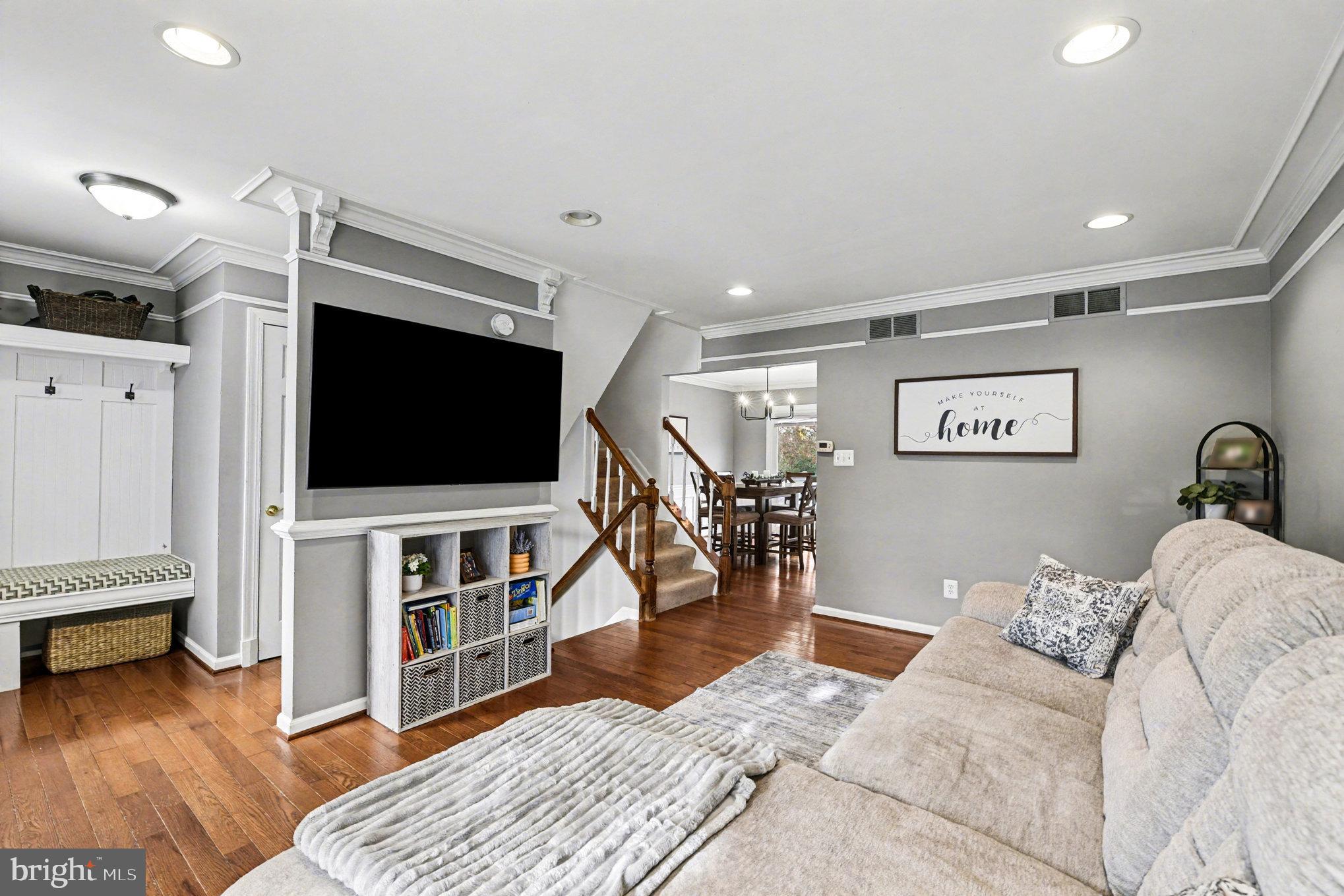 CONSTANT FRIENDSHIP - Residential