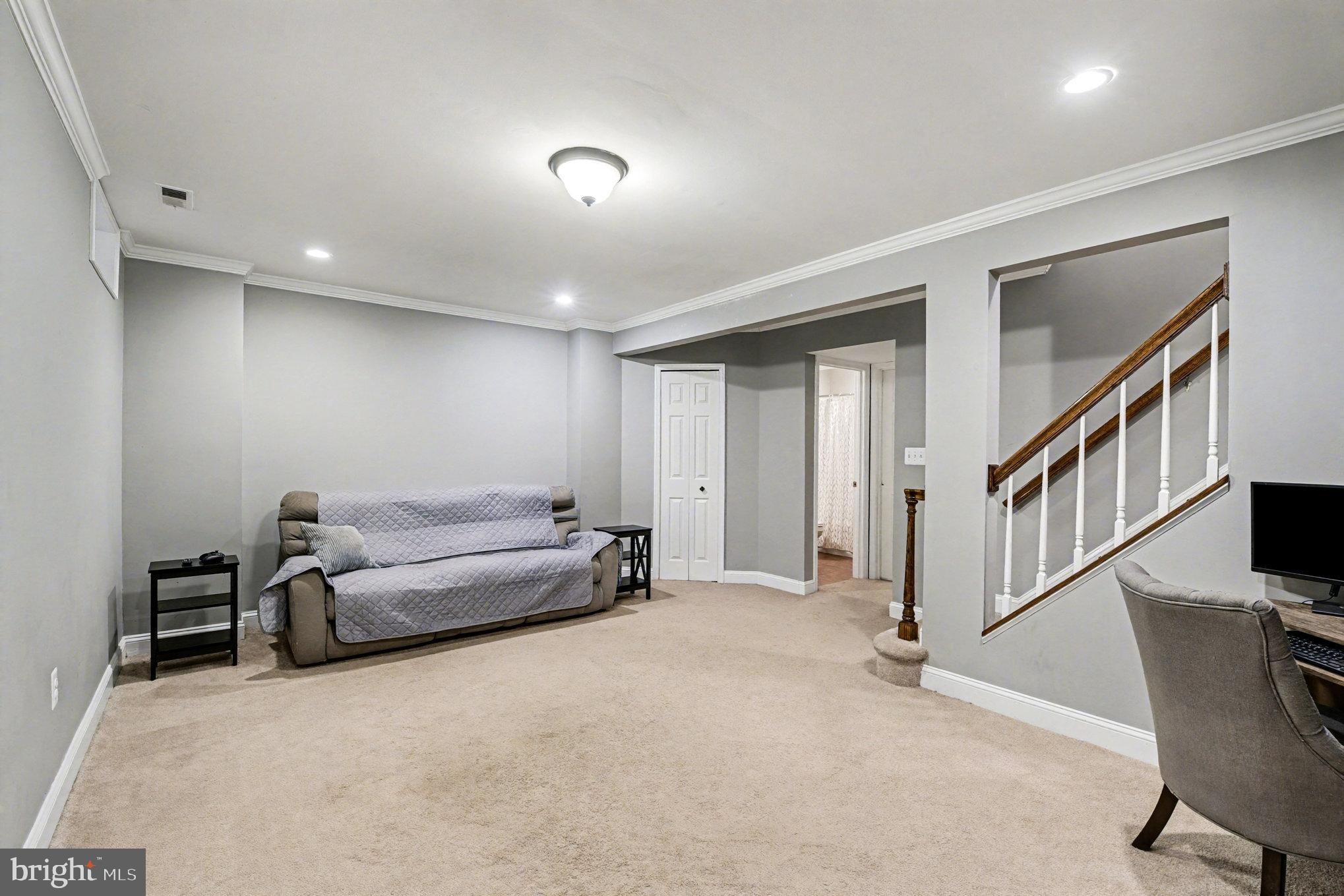 CONSTANT FRIENDSHIP - Residential