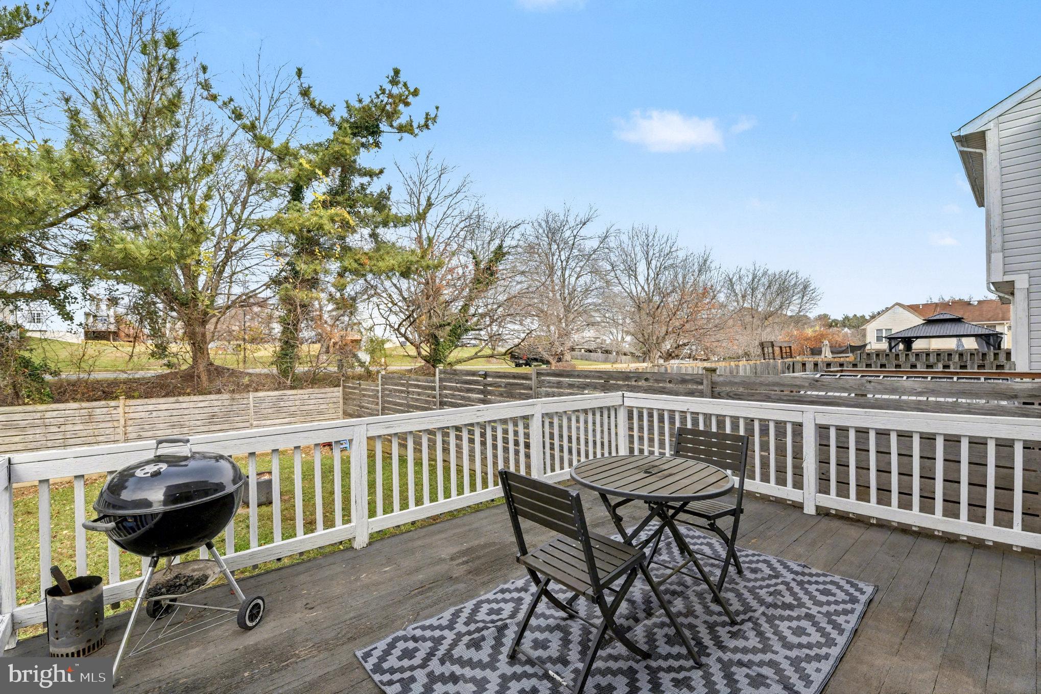 CONSTANT FRIENDSHIP - Residential