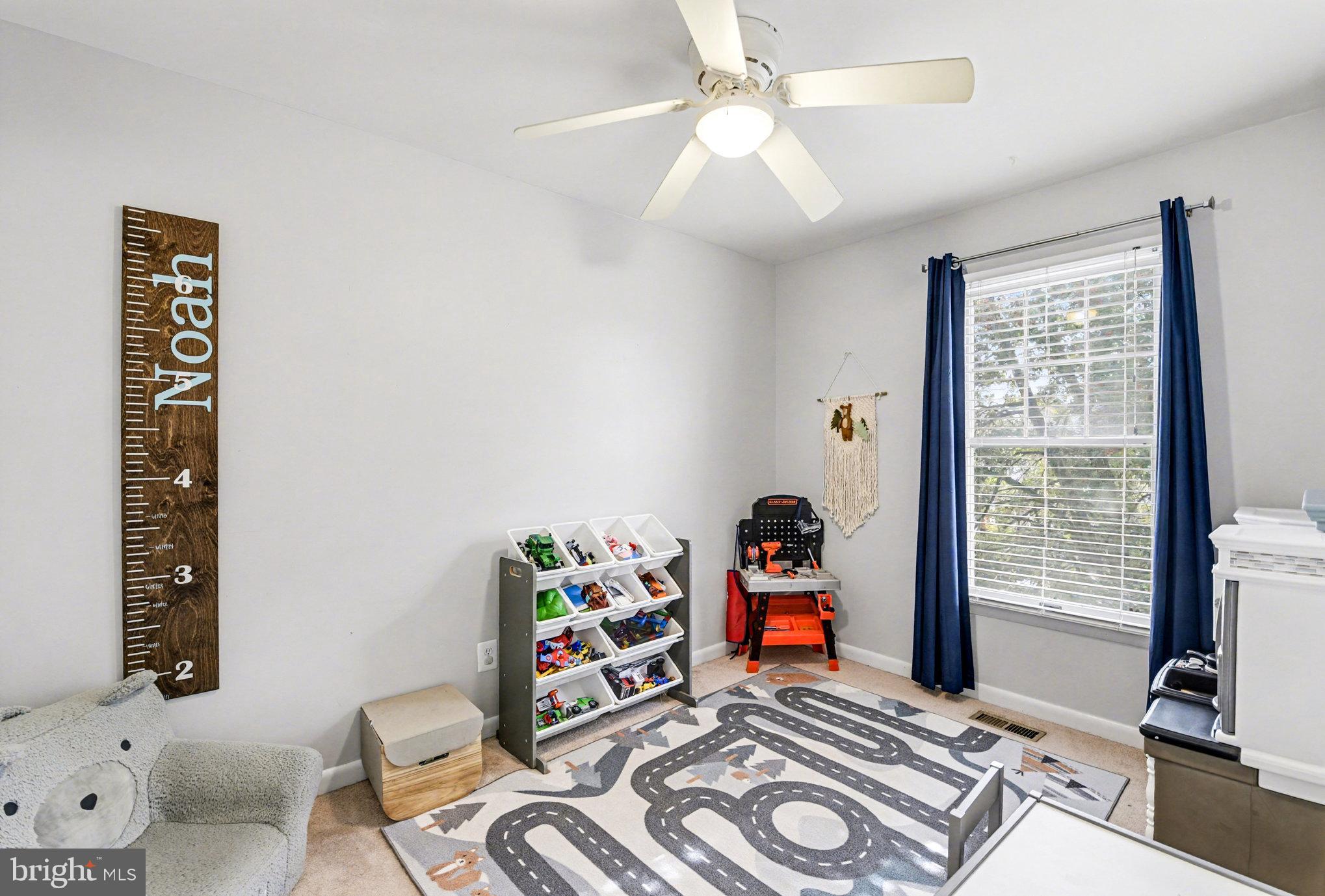 CONSTANT FRIENDSHIP - Residential