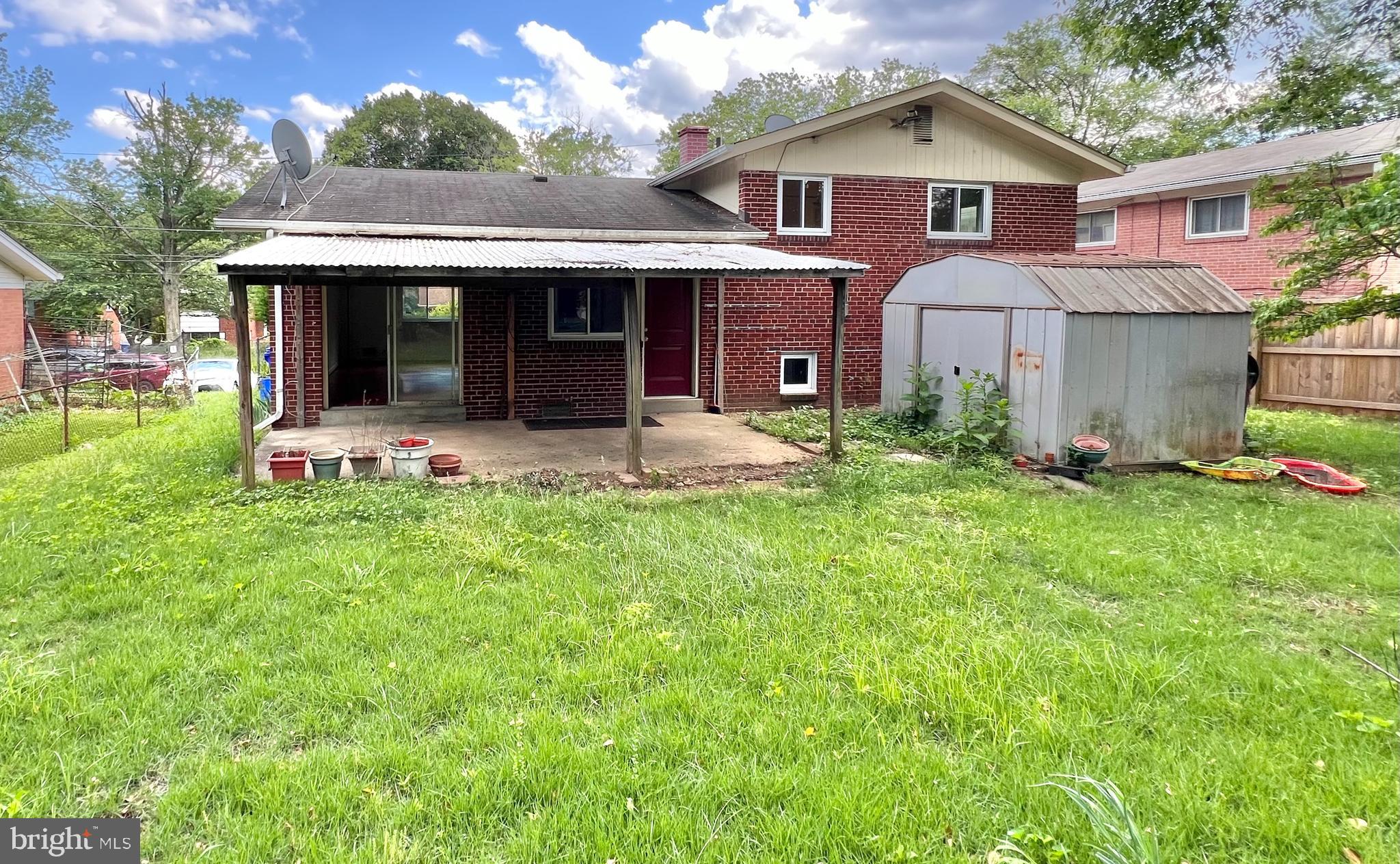 MONTGOMERY KNOLLS - Residential