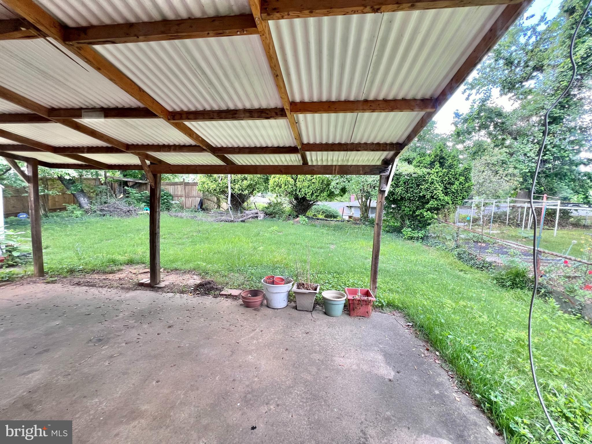 MONTGOMERY KNOLLS - Residential