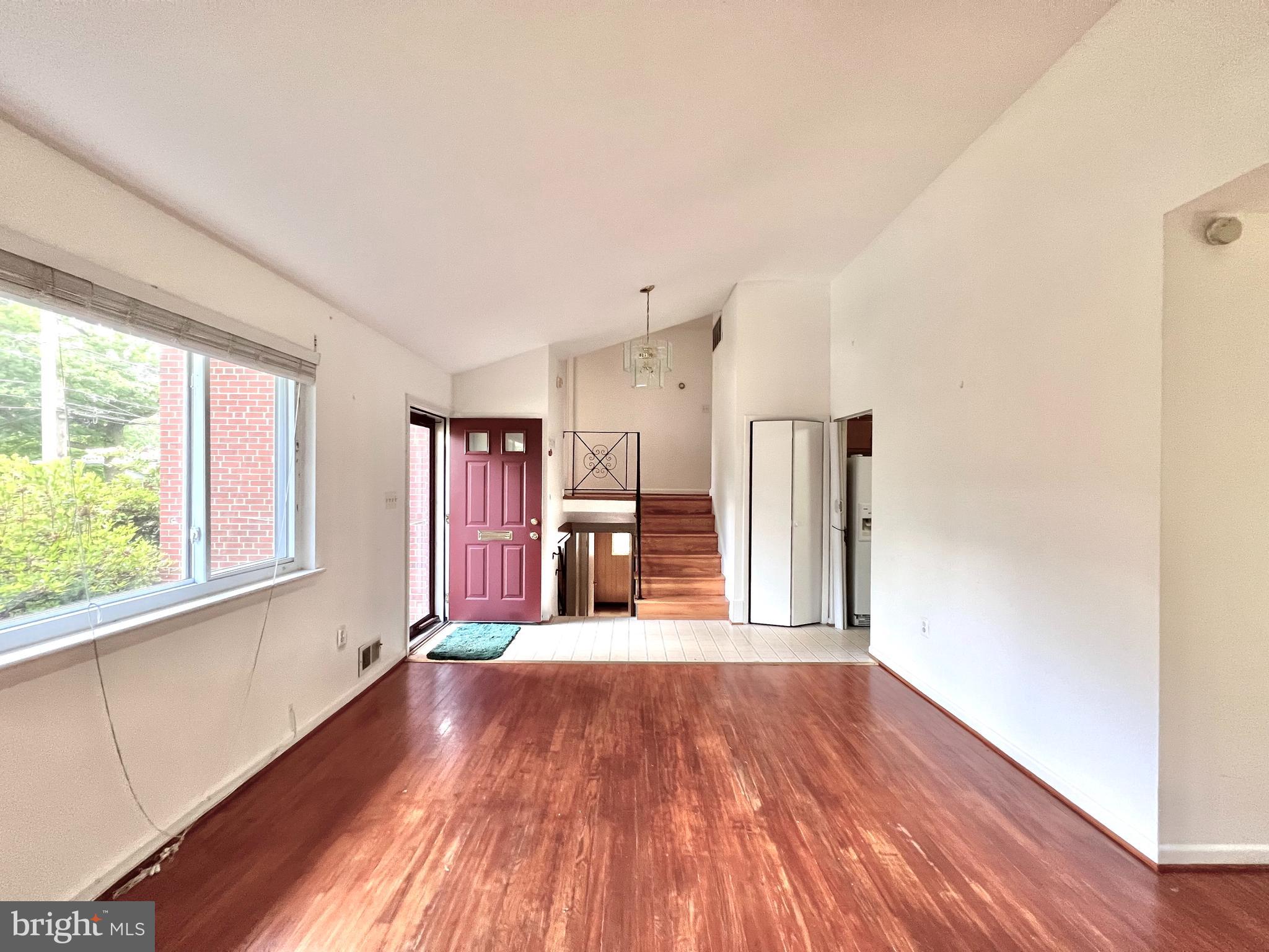 MONTGOMERY KNOLLS - Residential