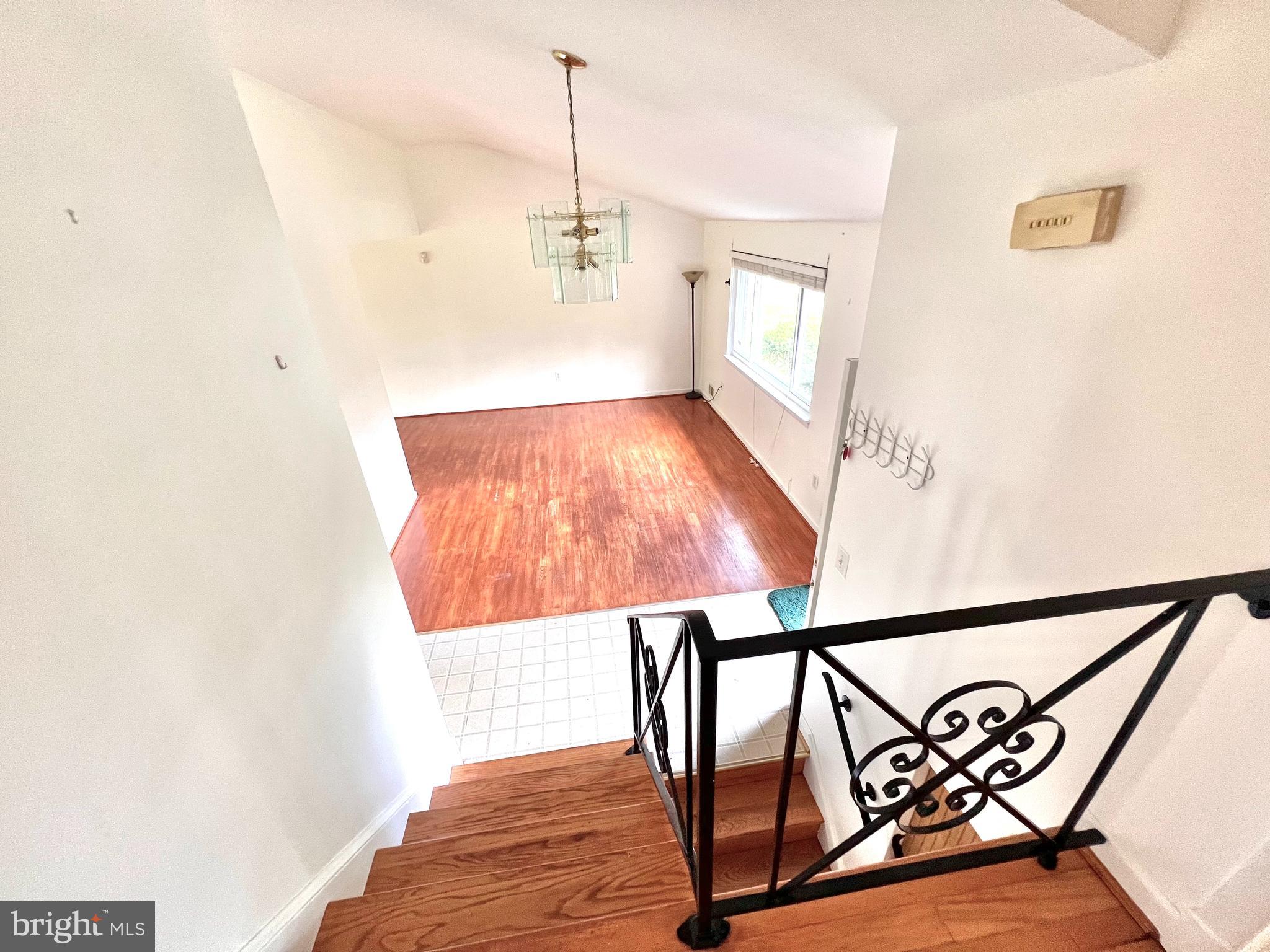 MONTGOMERY KNOLLS - Residential