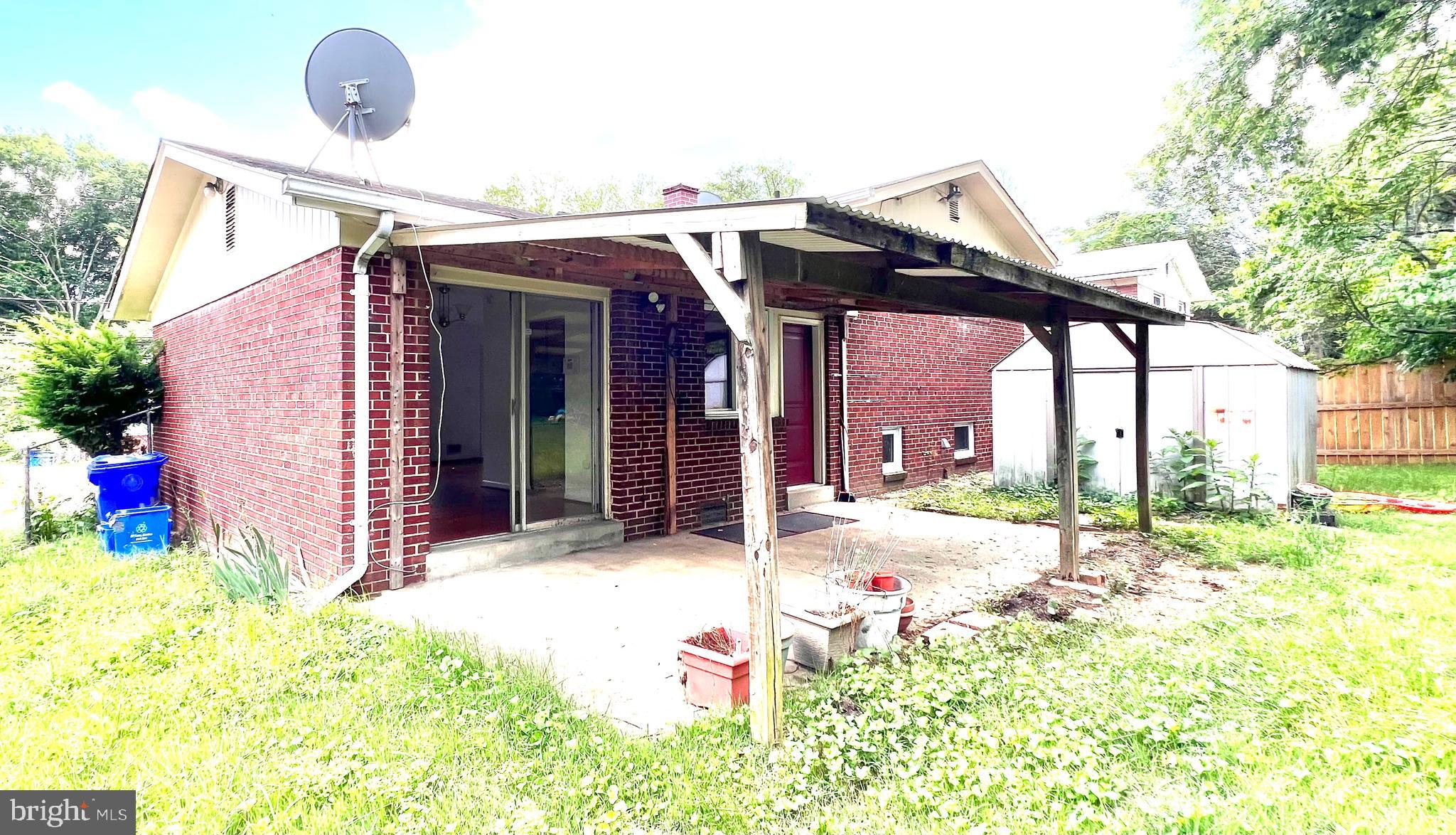 MONTGOMERY KNOLLS - Residential