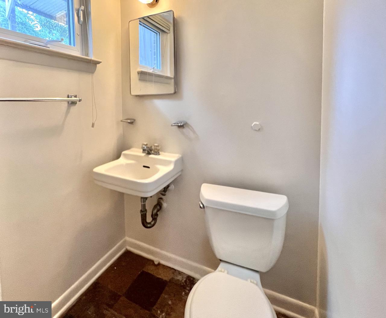 MONTGOMERY KNOLLS - Residential