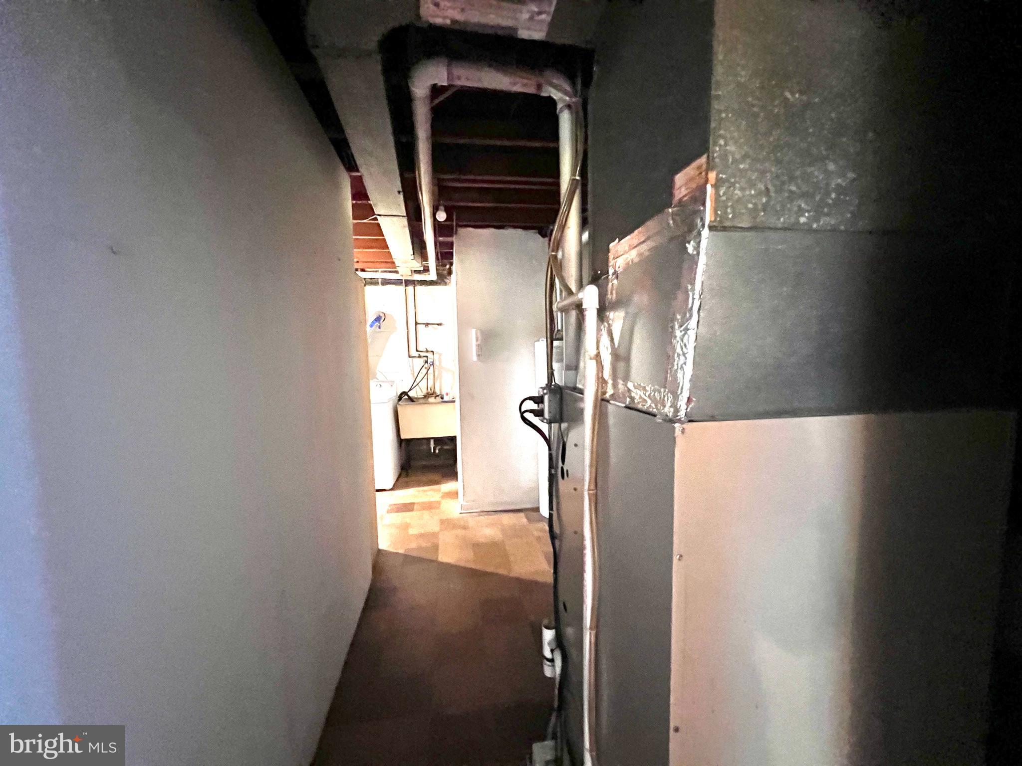 MONTGOMERY KNOLLS - Residential