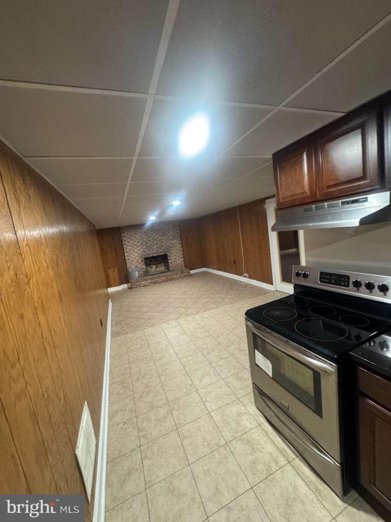 CLINTON - Residential Lease