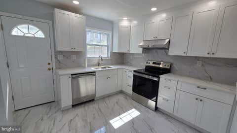 Townhouse For Rent - 1810 E Albert Street<br/> PHILADELPHIA, PA 19125