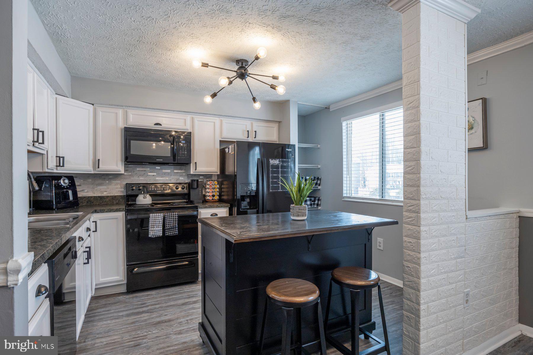 TWELVE TREES - Residential