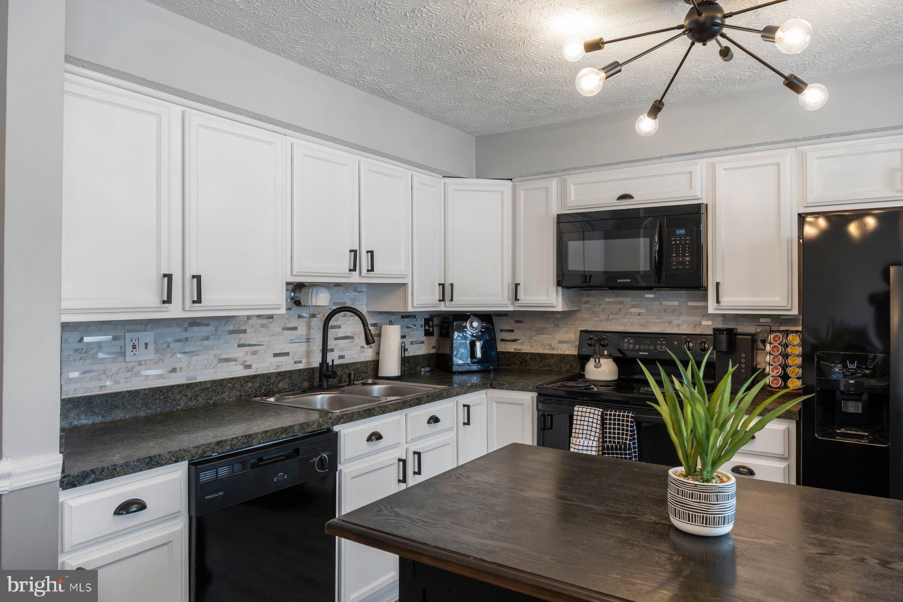 TWELVE TREES - Residential