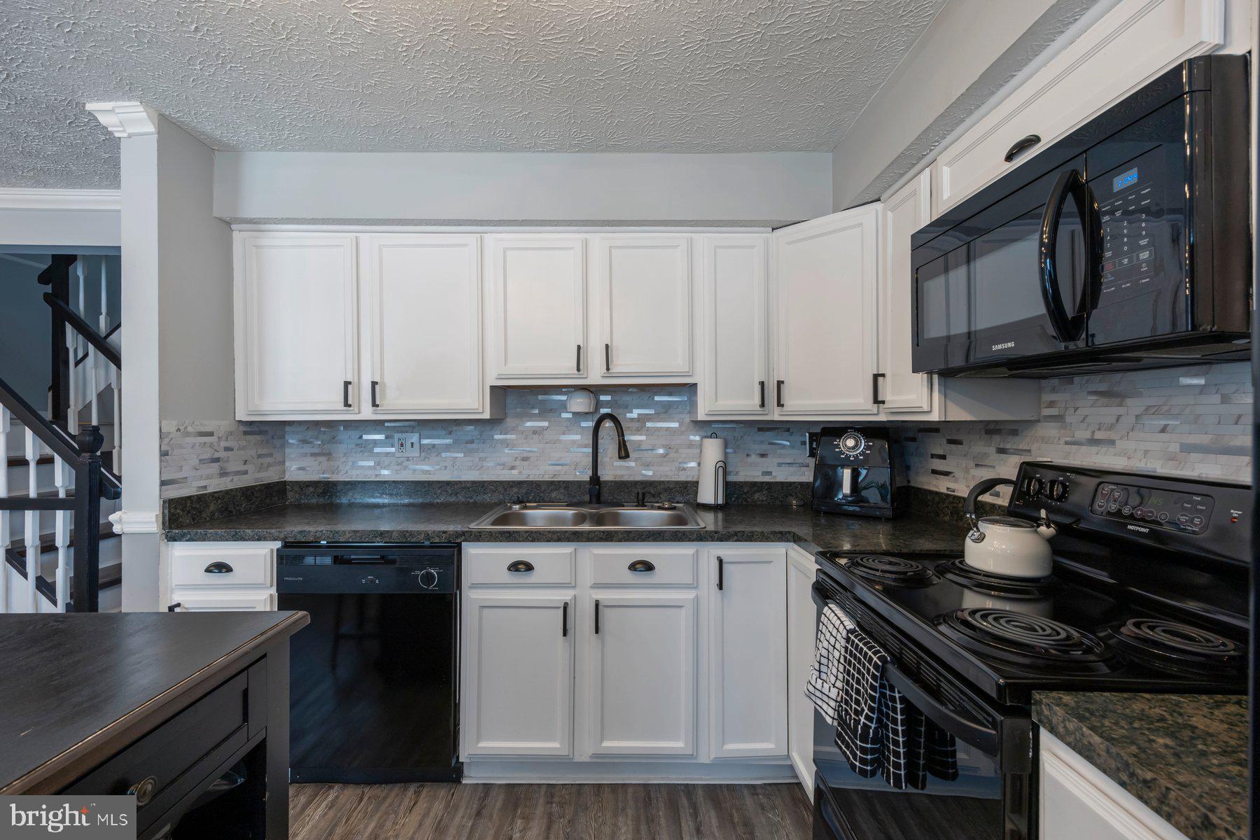 TWELVE TREES - Residential