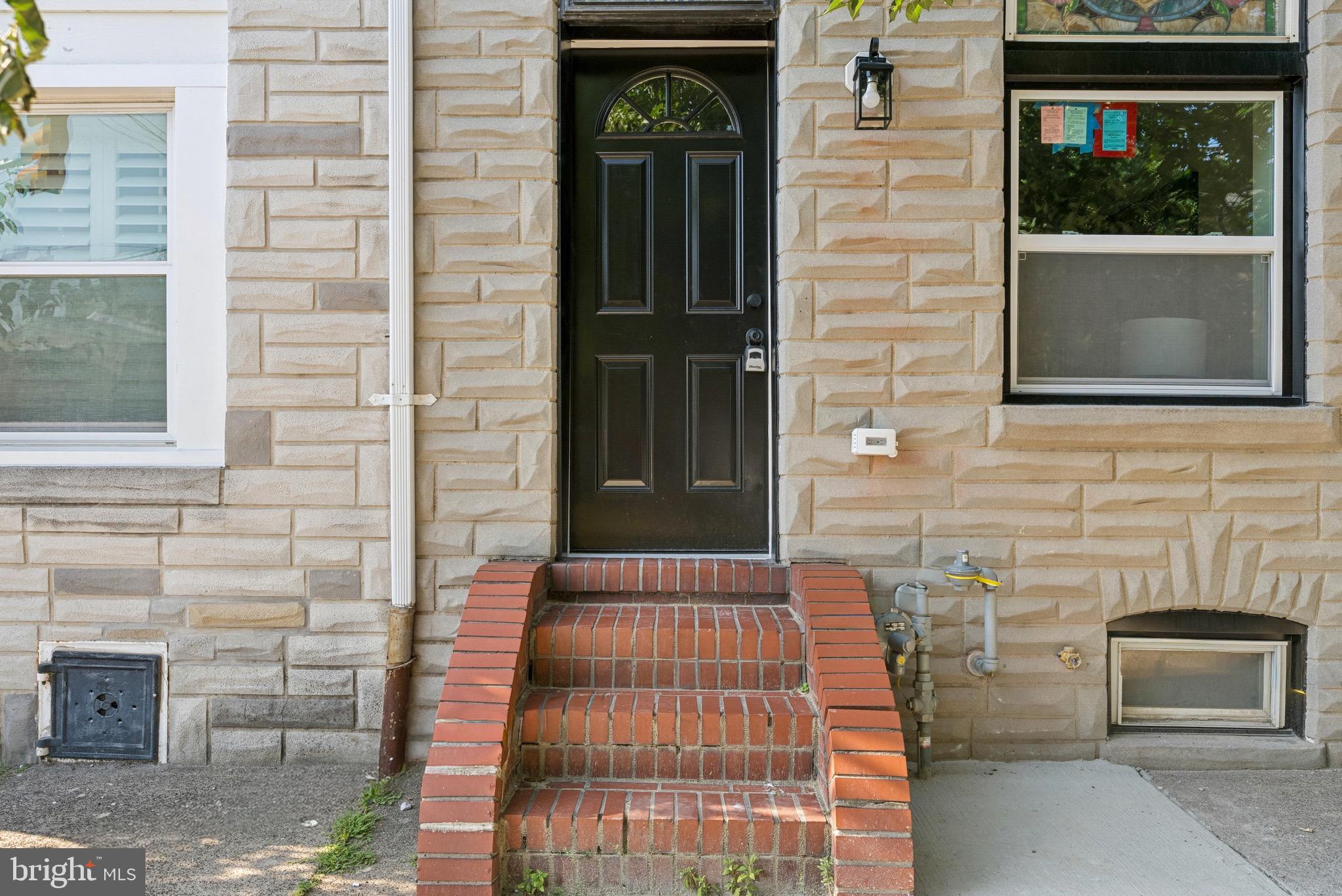 1902 BANK STREET