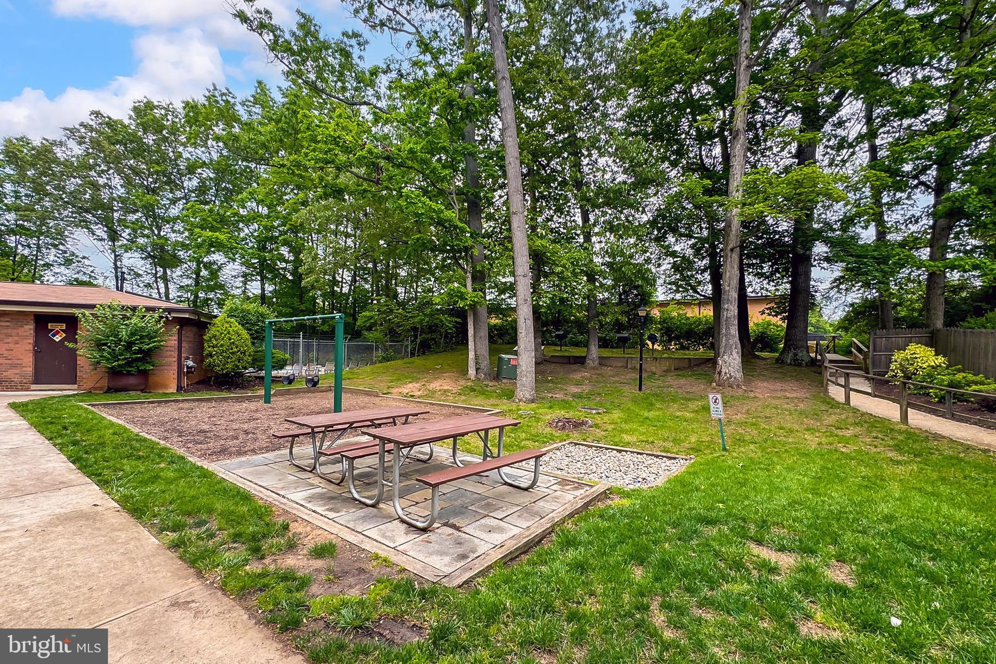 CARDINAL SQUARE - Residential