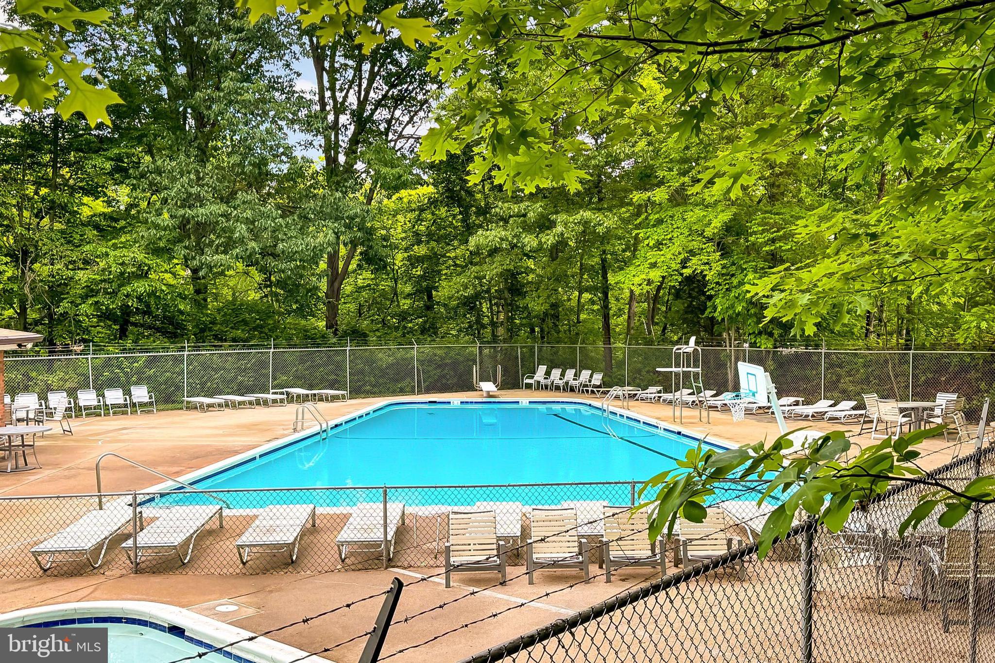 CARDINAL SQUARE - Residential