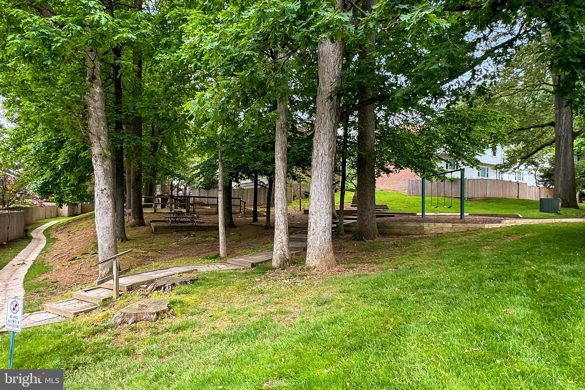 CARDINAL SQUARE - Residential