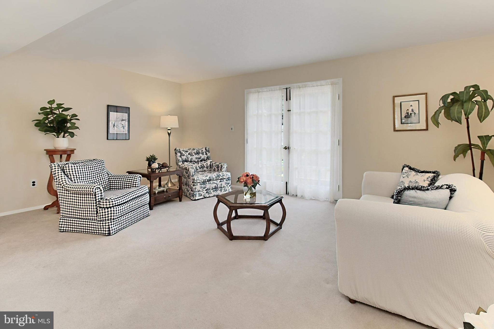 CARDINAL SQUARE - Residential