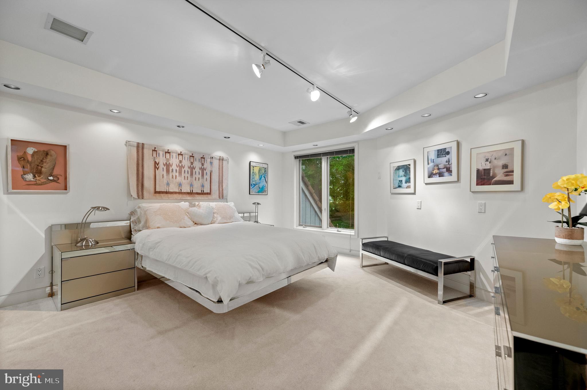 RADNOR HUNT - Residential