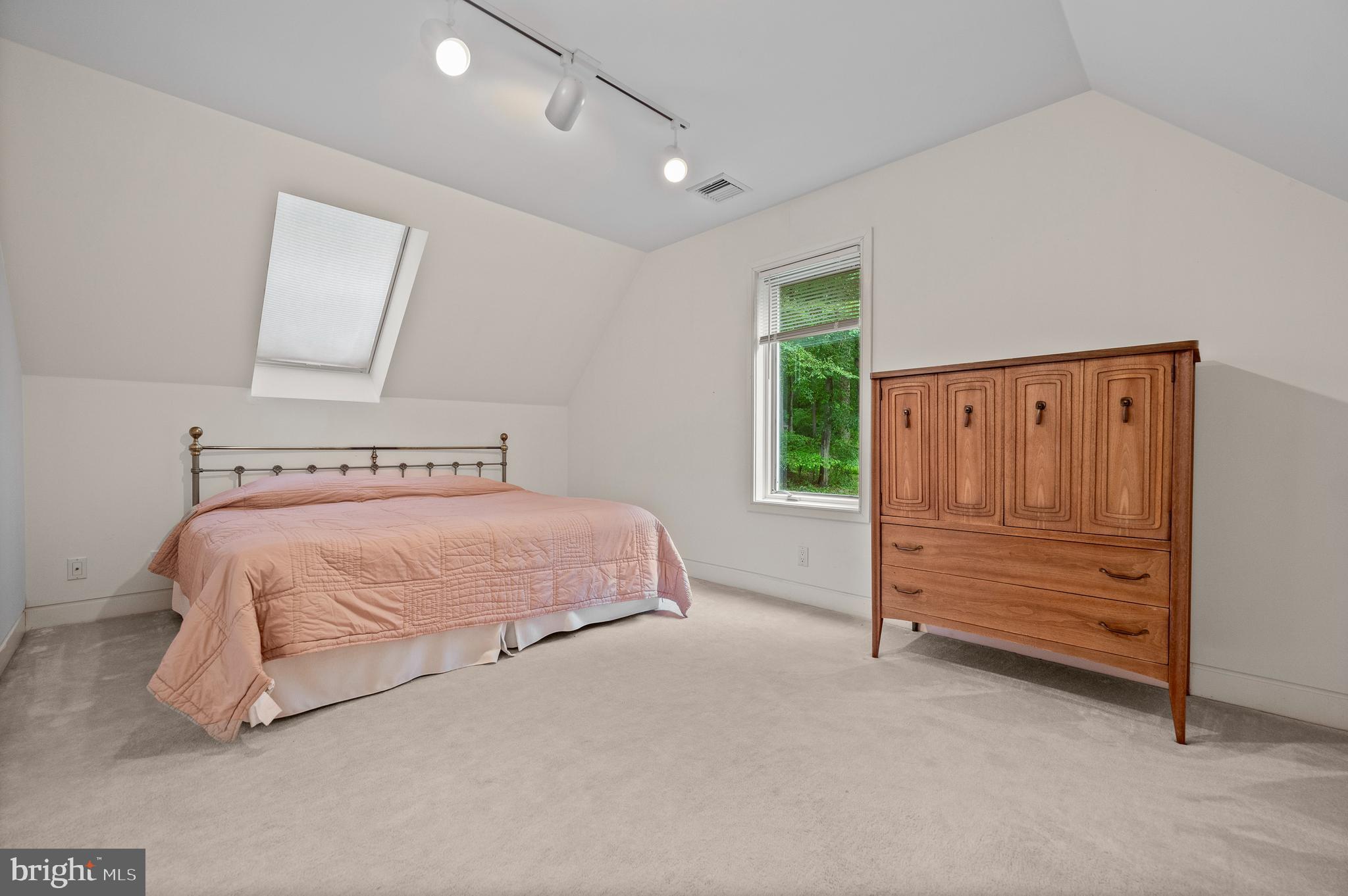 RADNOR HUNT - Residential