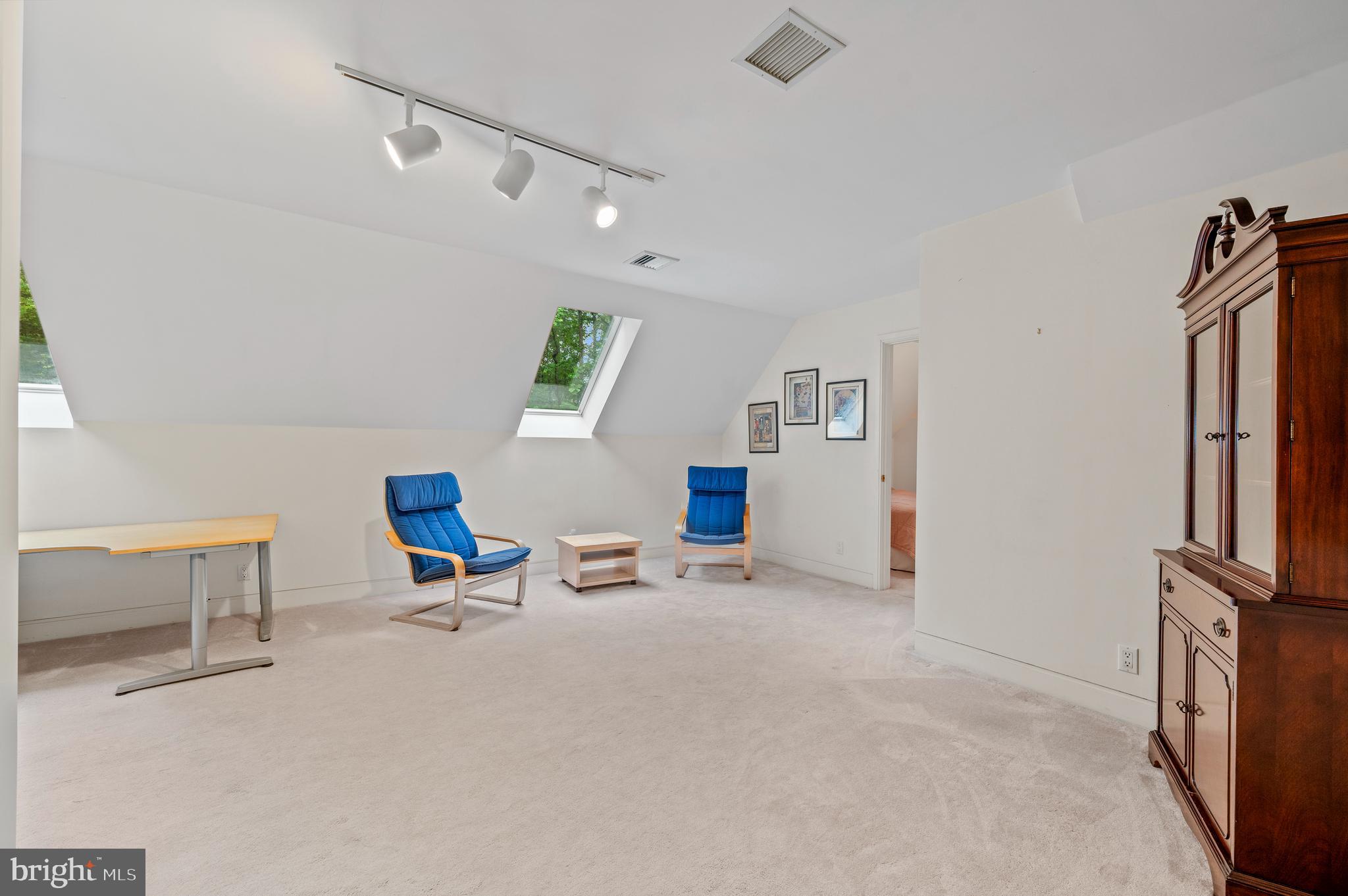 RADNOR HUNT - Residential