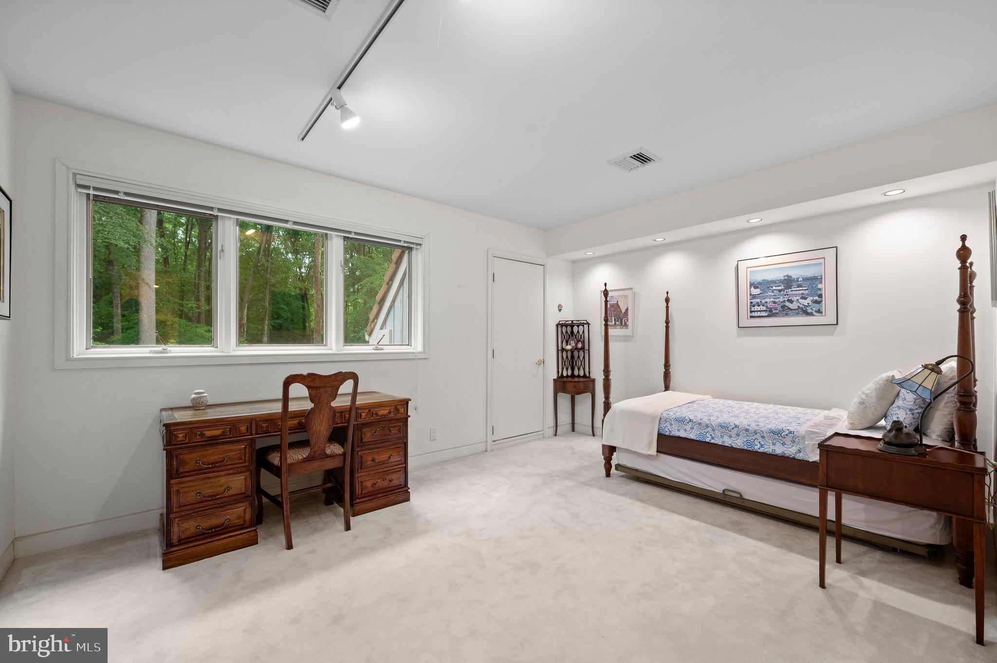 RADNOR HUNT - Residential