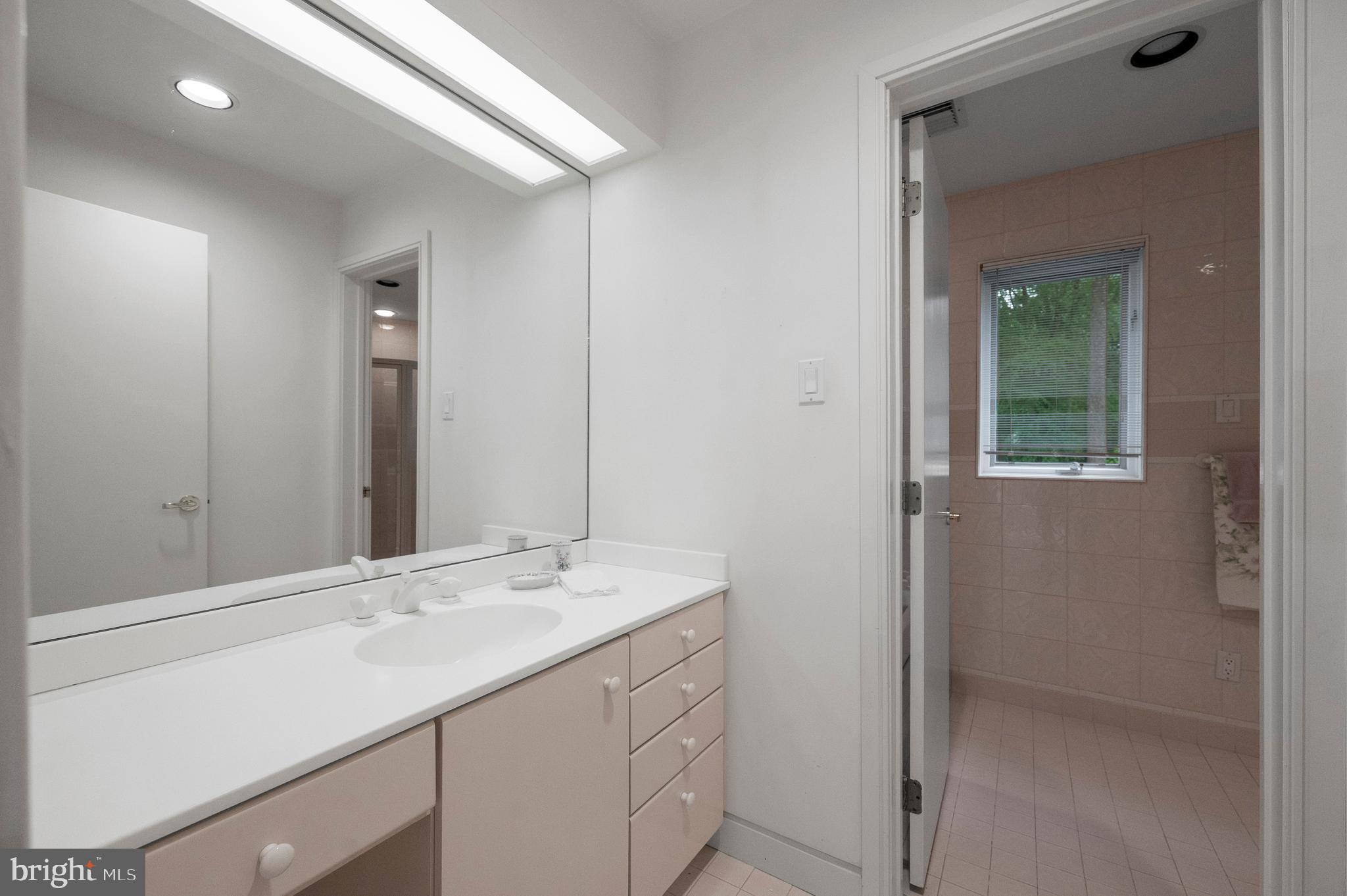 RADNOR HUNT - Residential