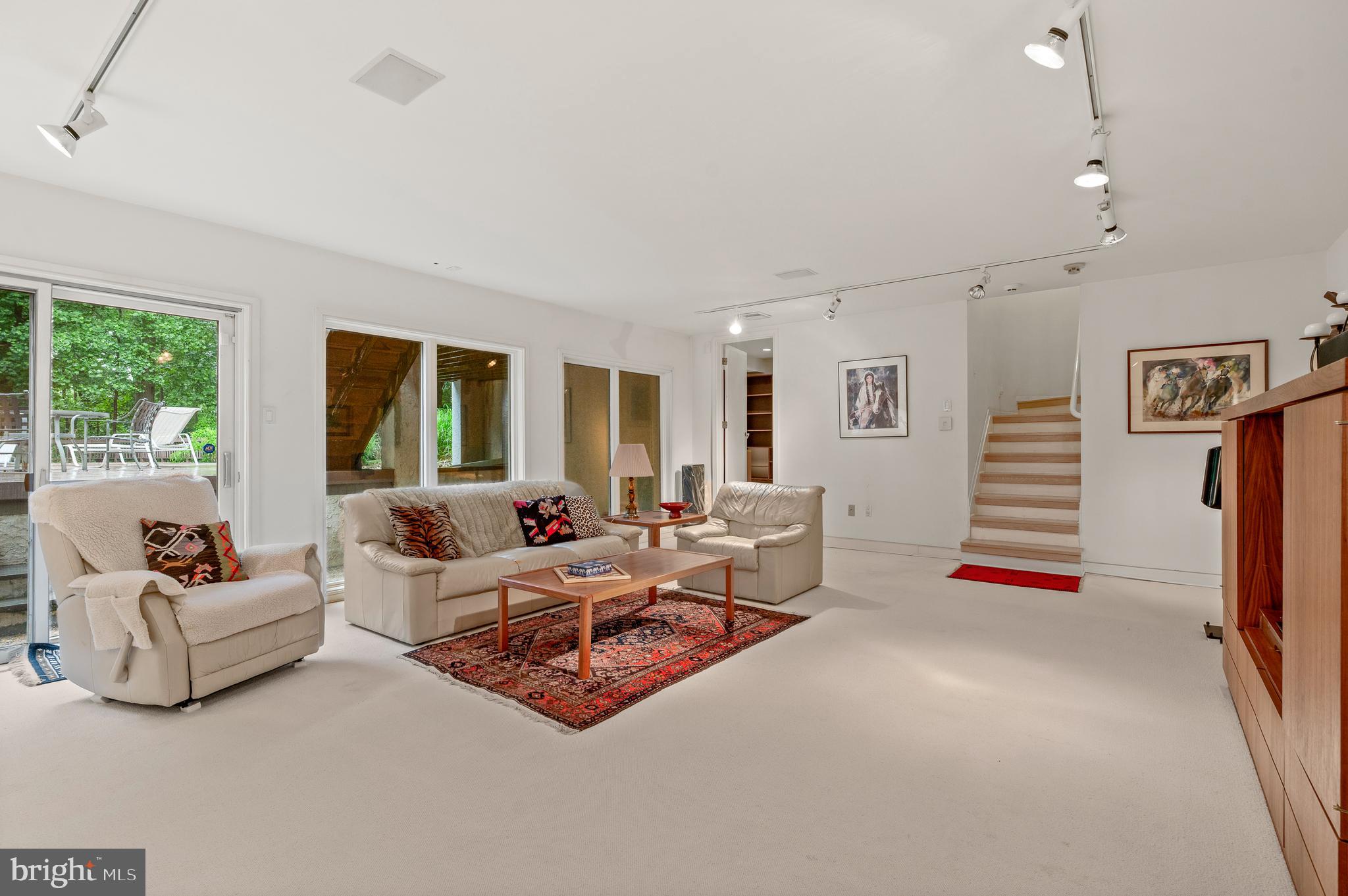 RADNOR HUNT - Residential