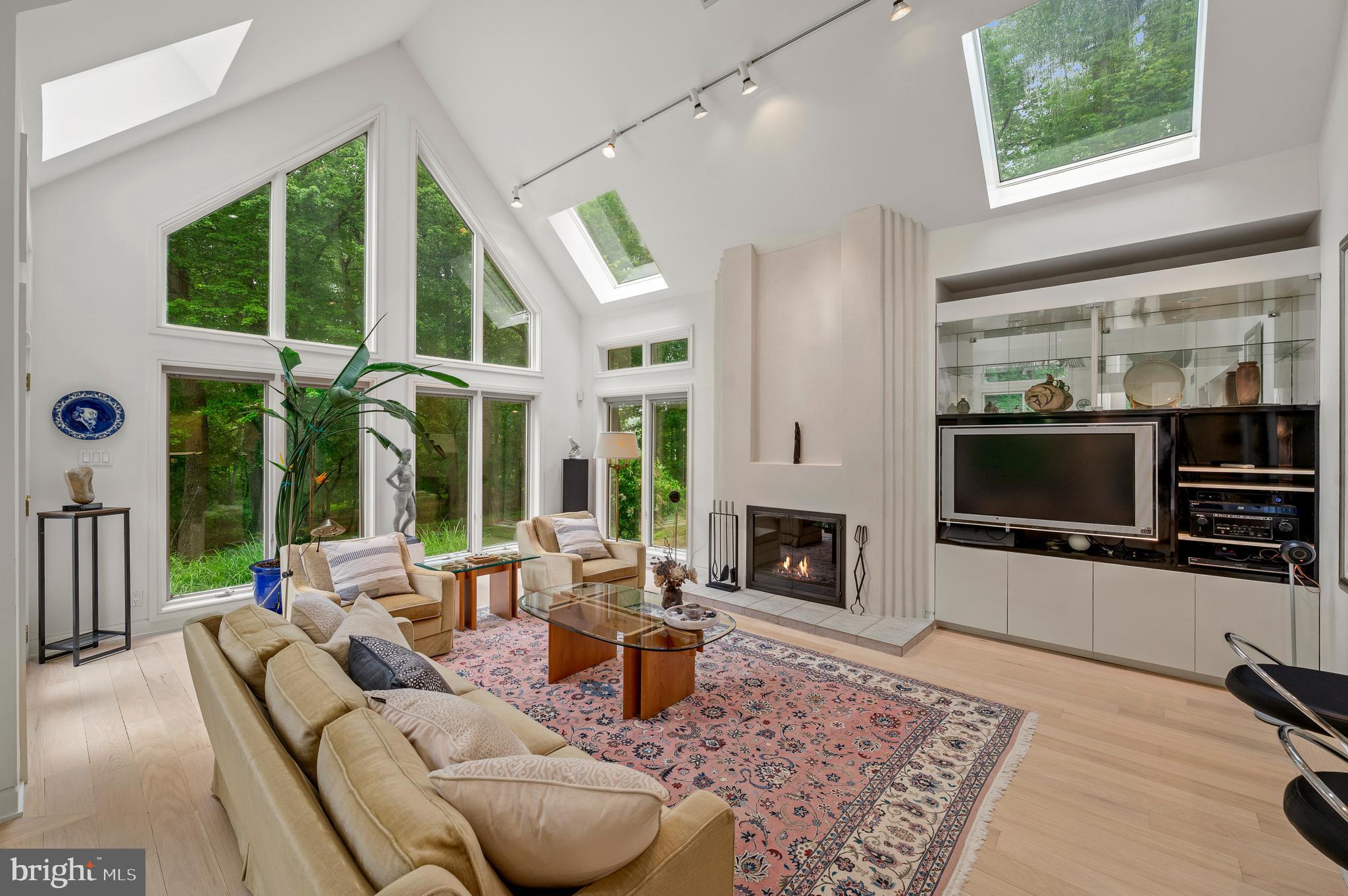 RADNOR HUNT - Residential