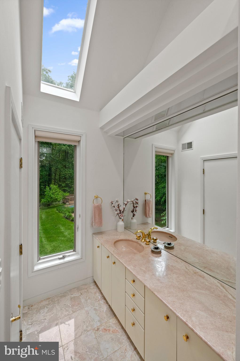 RADNOR HUNT - Residential