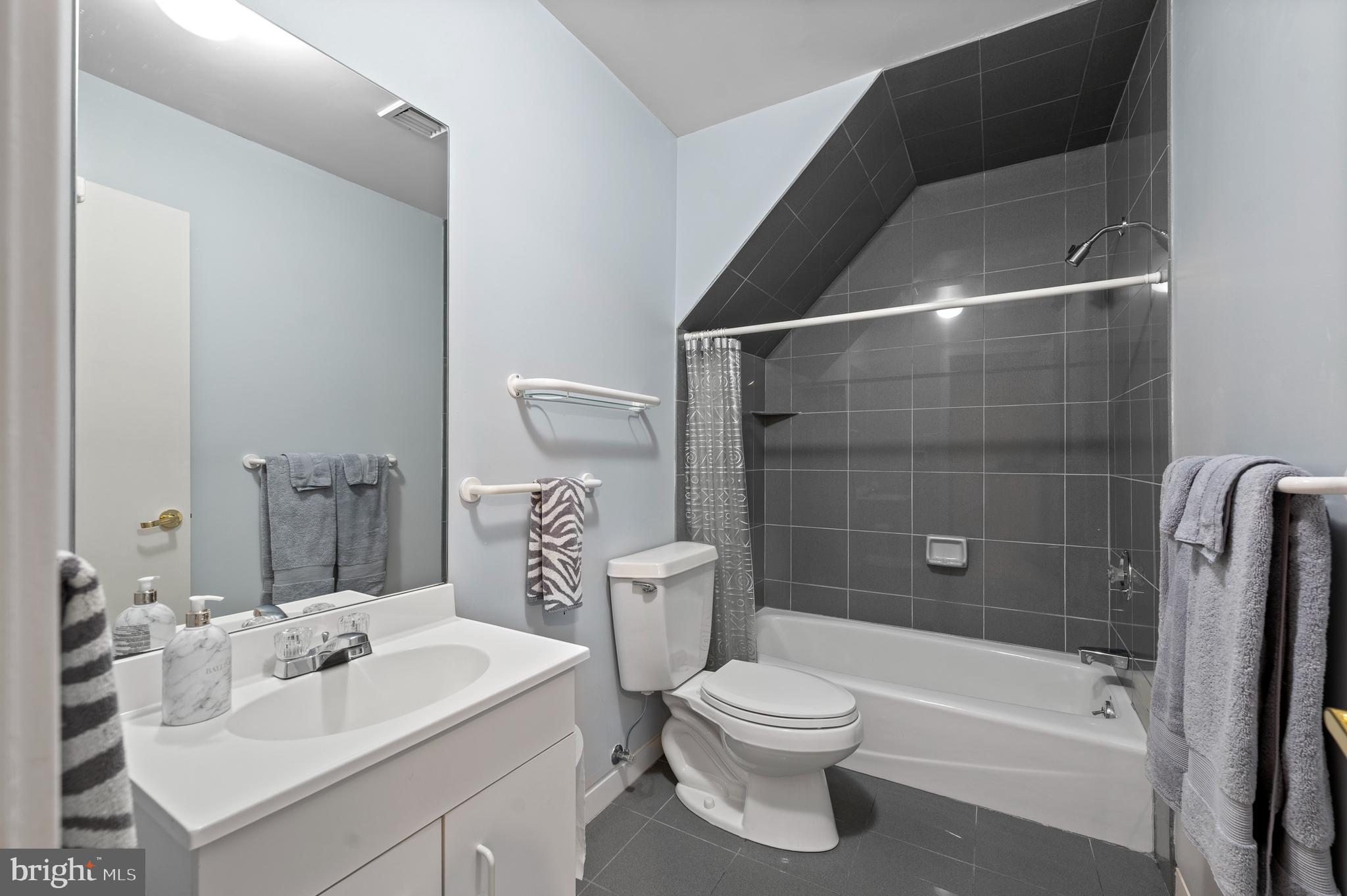 RADNOR HUNT - Residential