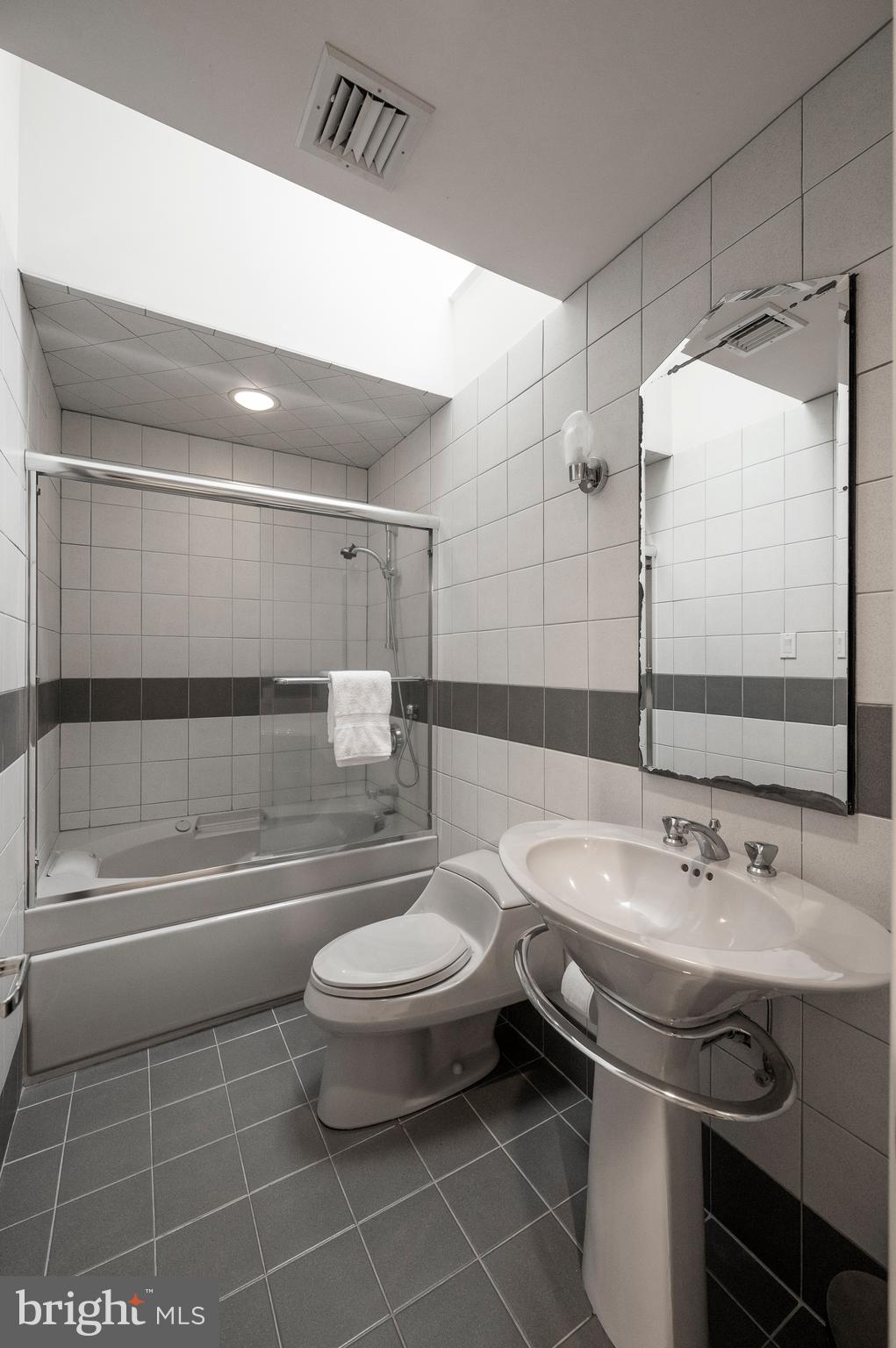 RADNOR HUNT - Residential