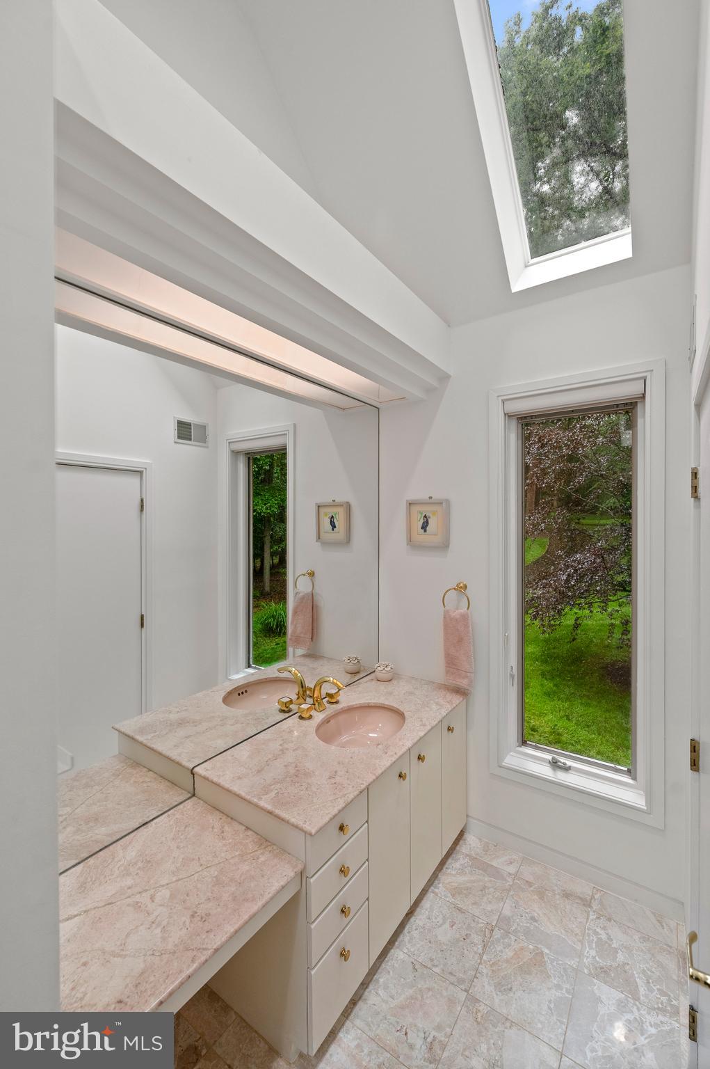 RADNOR HUNT - Residential