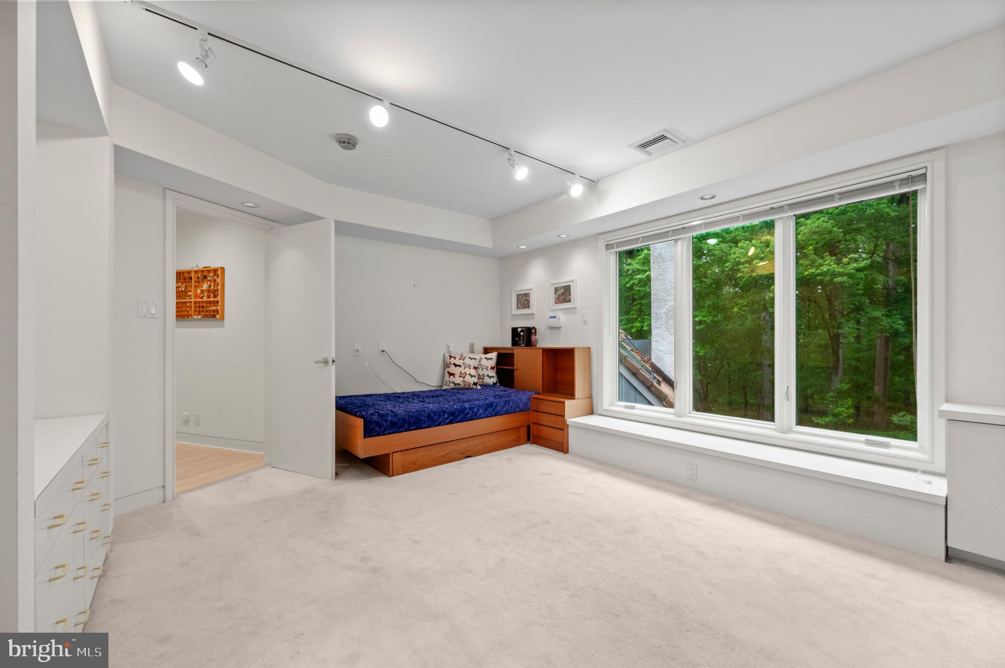 RADNOR HUNT - Residential