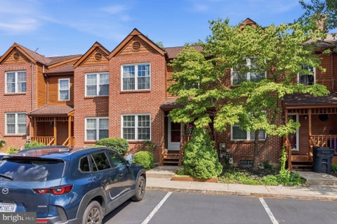 Townhouse For Sale - 104 Mulberry Court<br/> COLLEGEVILLE, PA 19426