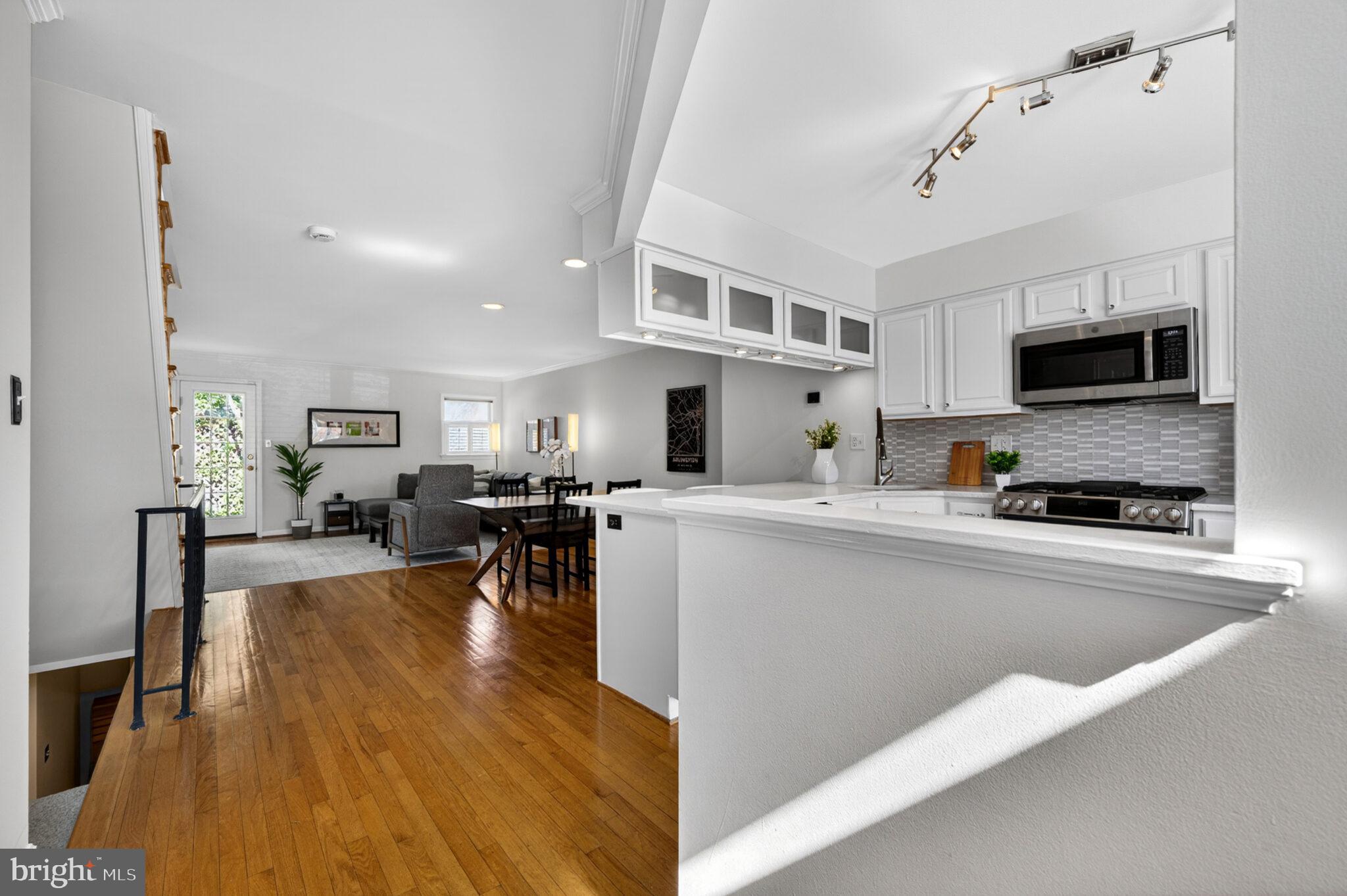 2124 N TAZEWELL COURT