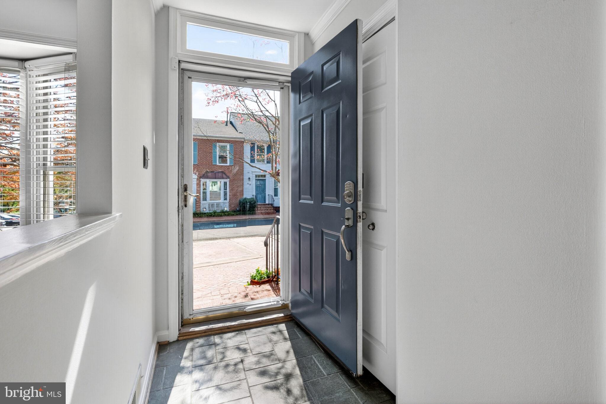 2124 N TAZEWELL COURT