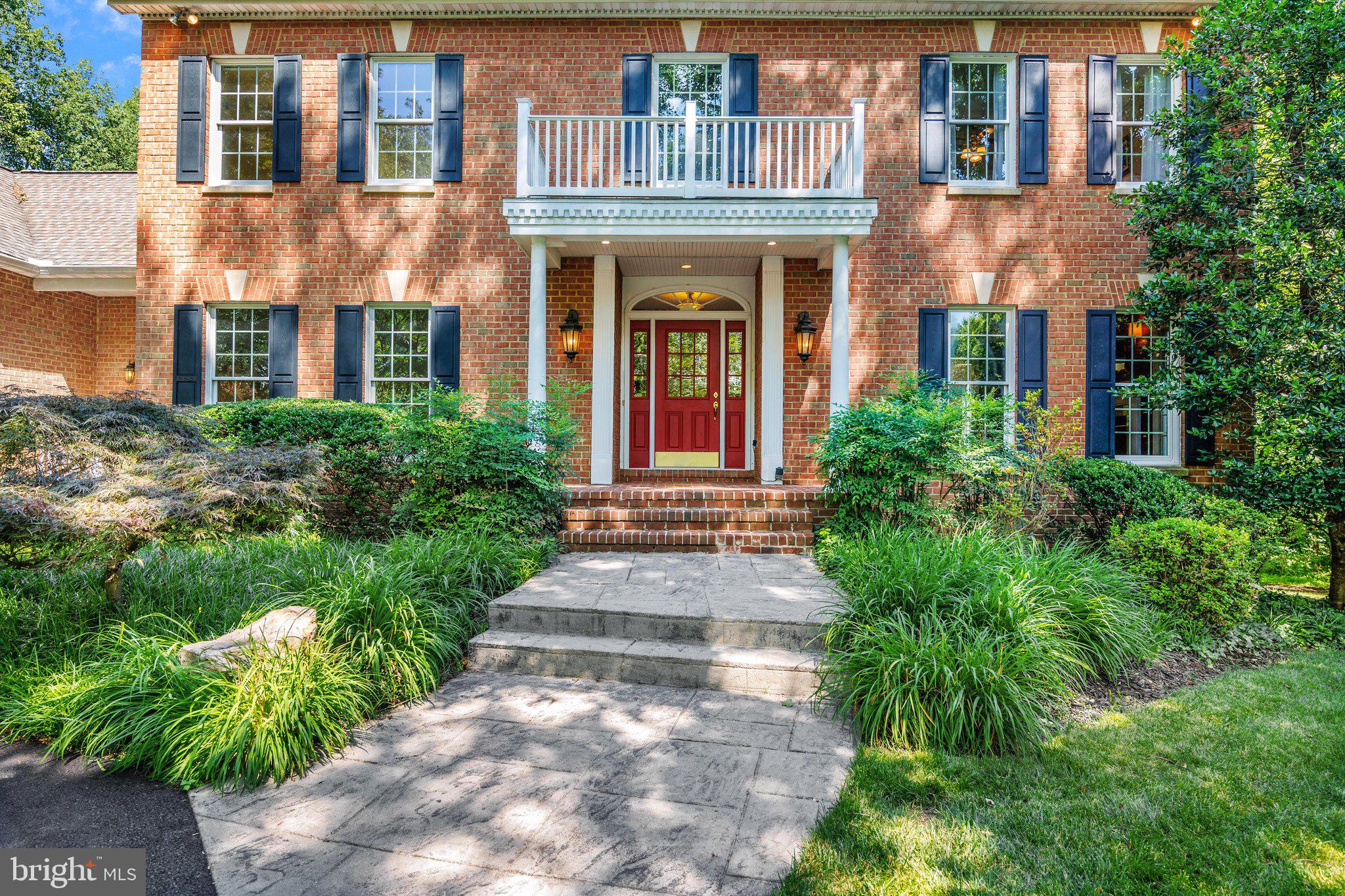 1135 GOLDFINCH LANE