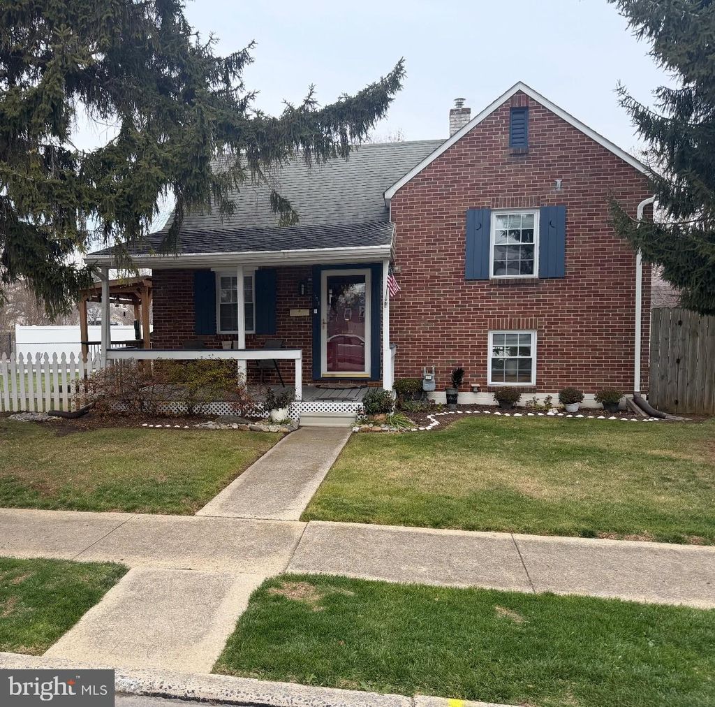 Photo of 751 Village Road, YORK, PA 17404 (MLS # PAYK2094570)