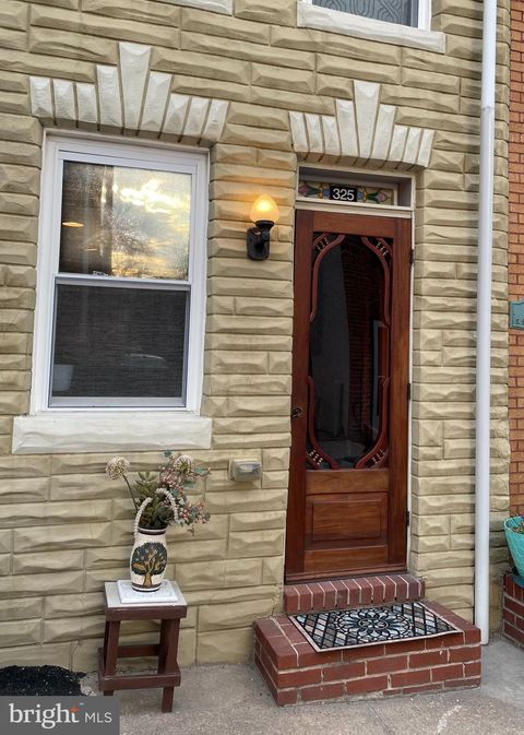 Photo of 325 S Castle Street, BALTIMORE, MD 21231 (MLS # MDBA2208232)