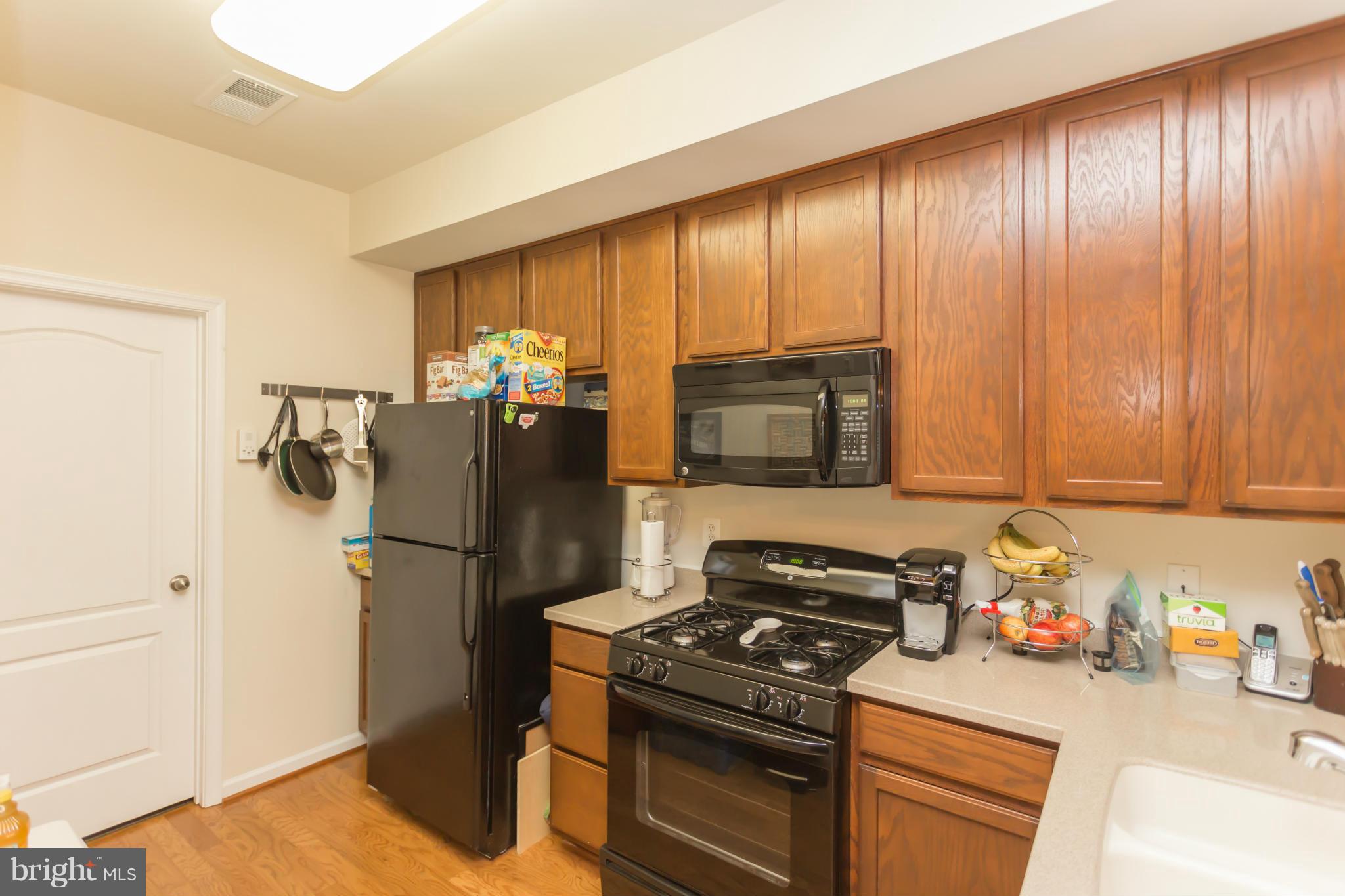 CHATSWORTH VILLAGE CONDO - Residential
