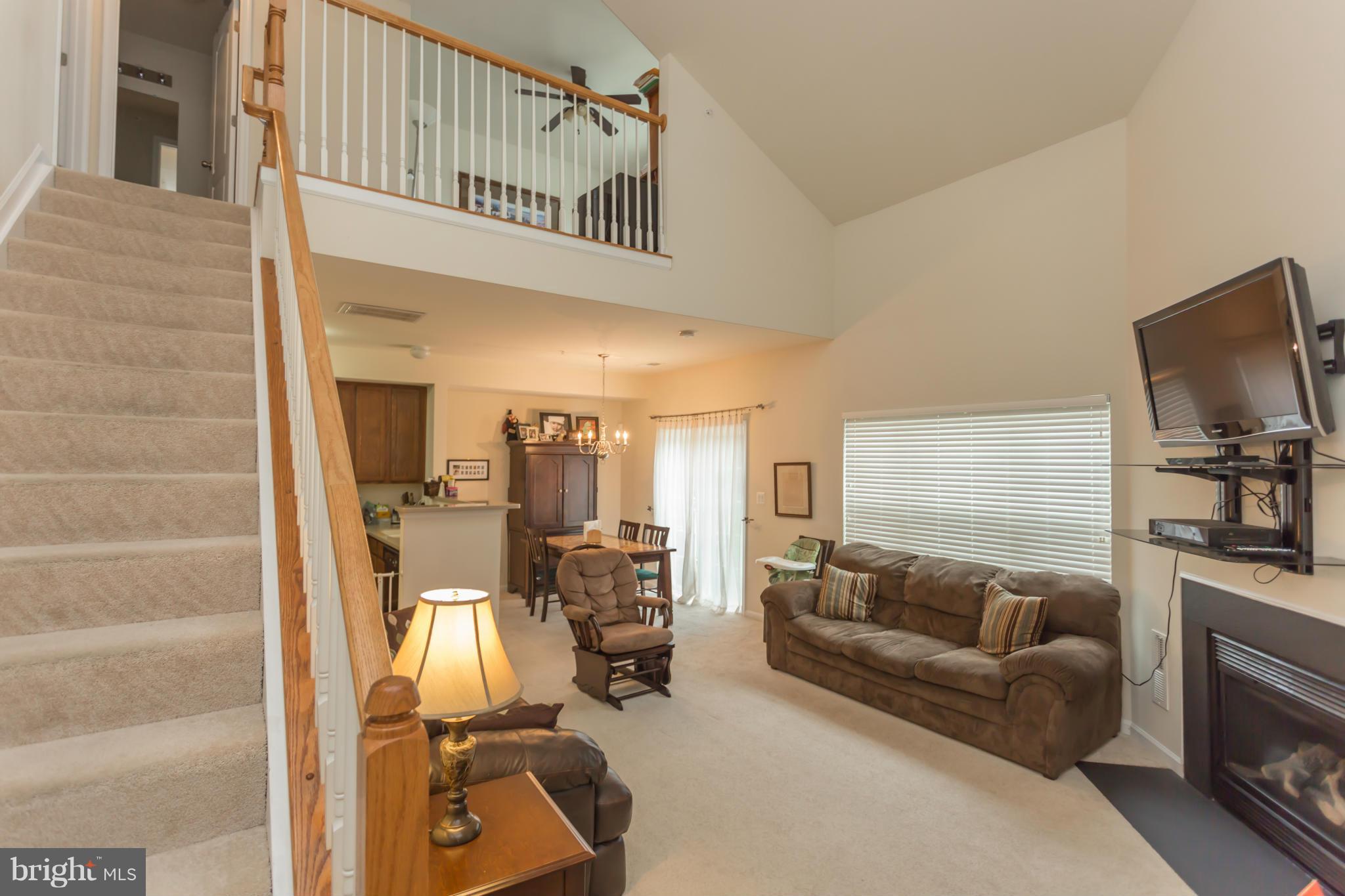 CHATSWORTH VILLAGE CONDO - Residential