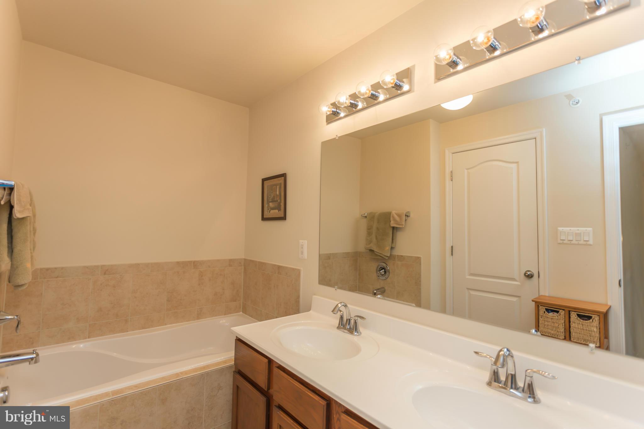 CHATSWORTH VILLAGE CONDO - Residential