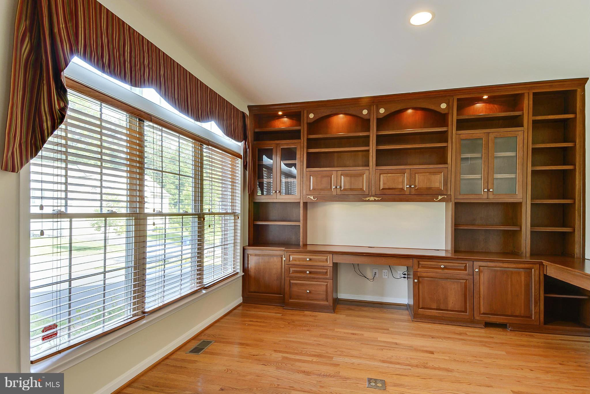 ROCKBURN MANOR - Residential