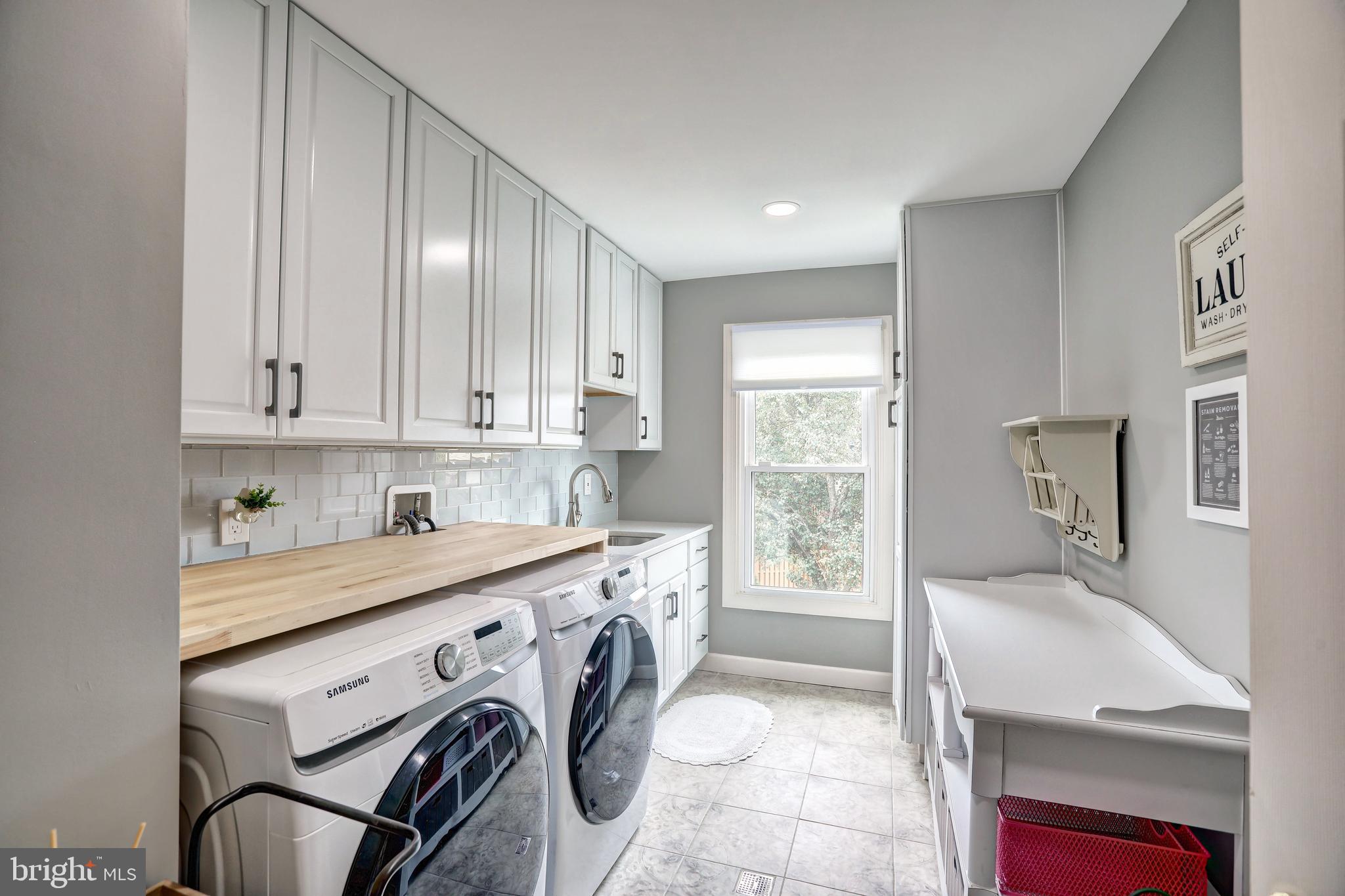 ASHBURN VILLAGE - Residential