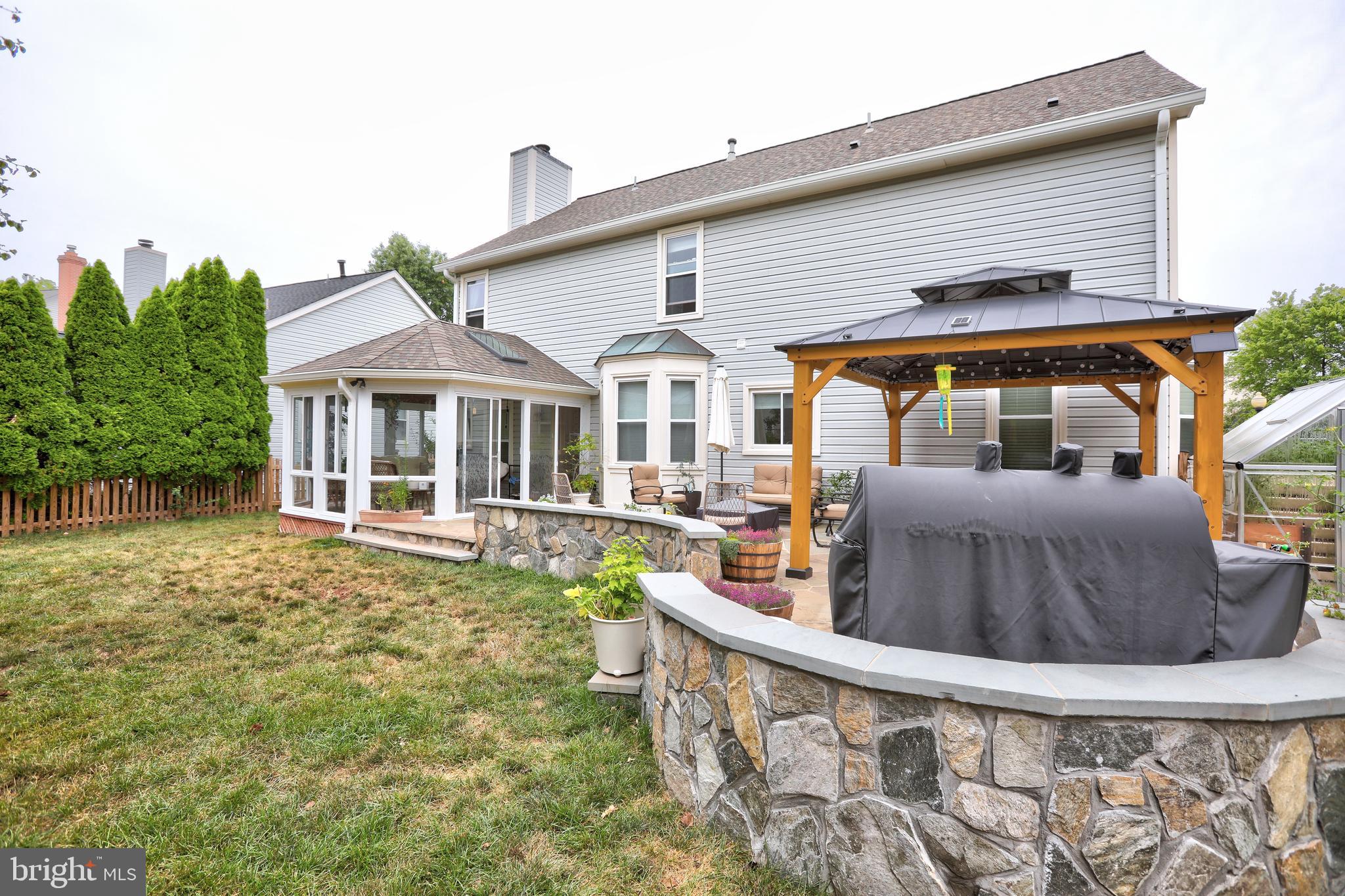 ASHBURN VILLAGE - Residential