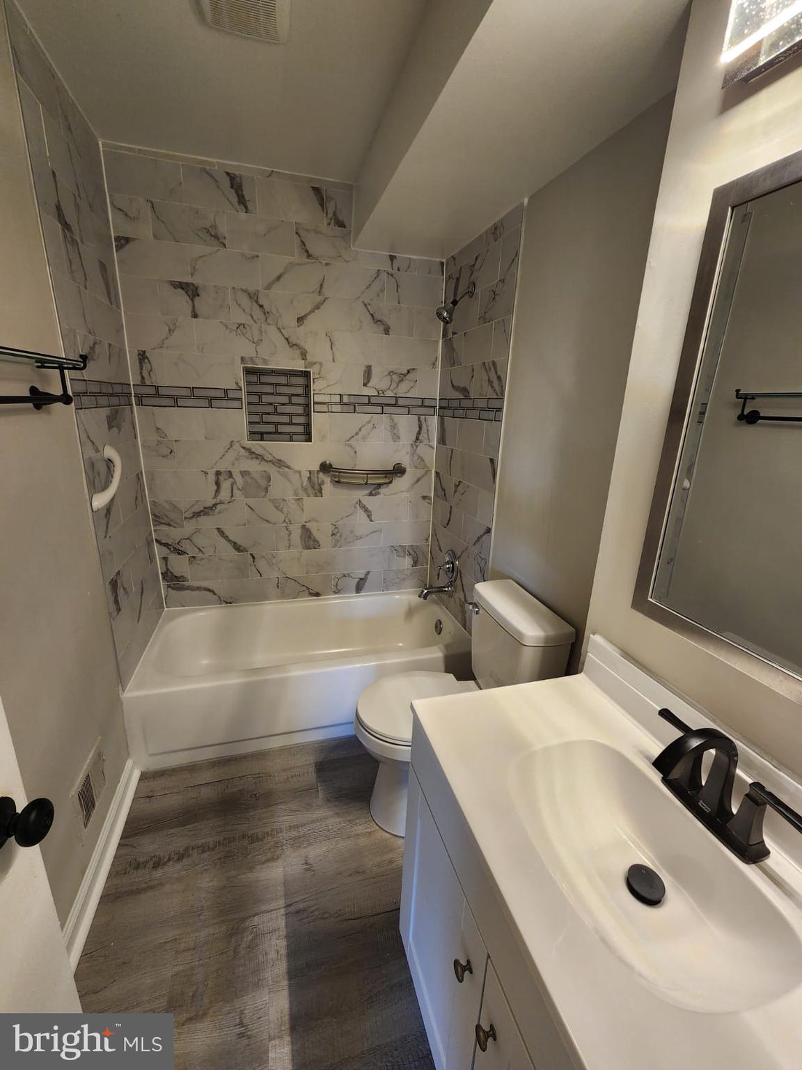 DALE CITY - Residential Lease