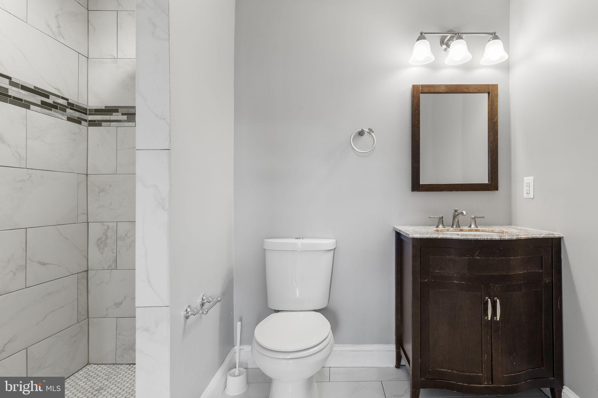 GREEKTOWN - Residential Lease