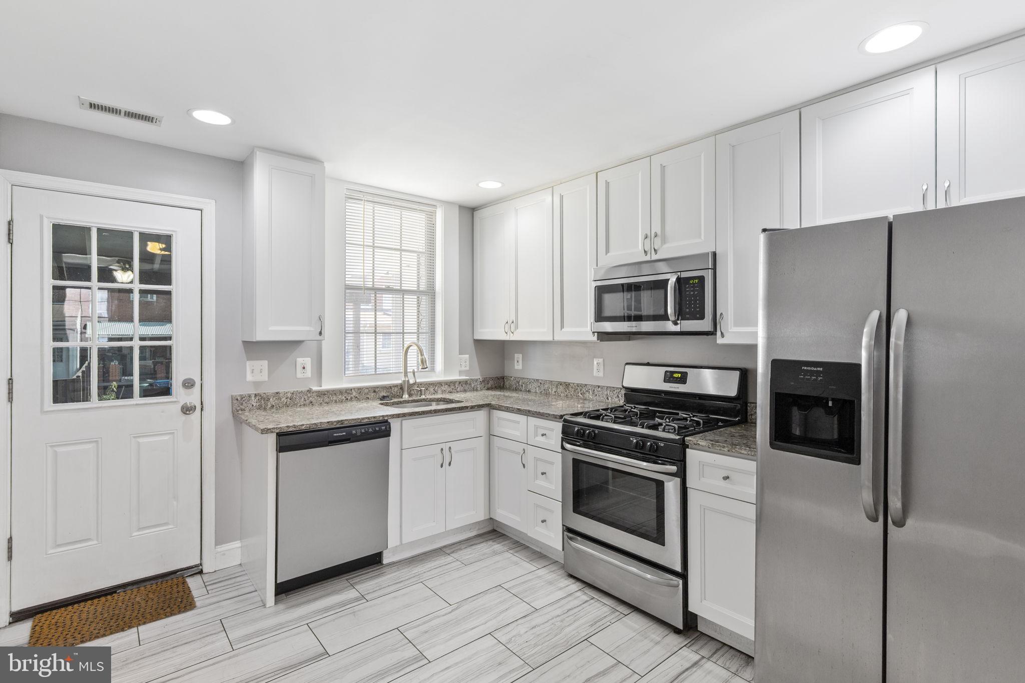 GREEKTOWN - Residential Lease